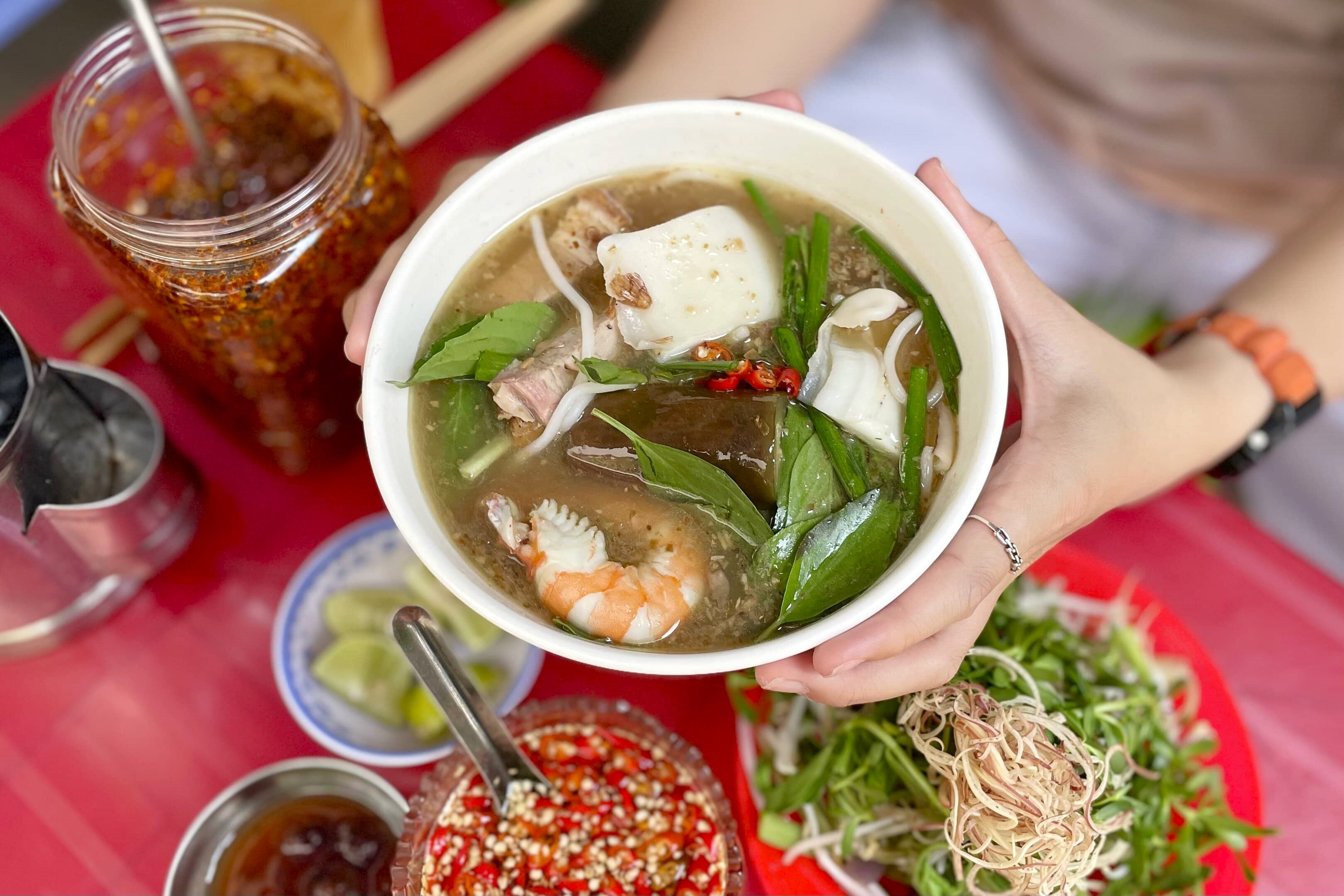 Bun mam 130.000 dong o TP.HCM dong dot bien du gay tranh cai hinh anh