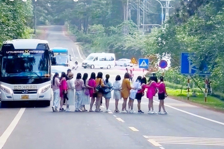 Xac minh vu HDV cho khach dan hang chup anh giua duong tai Mang Den hinh anh