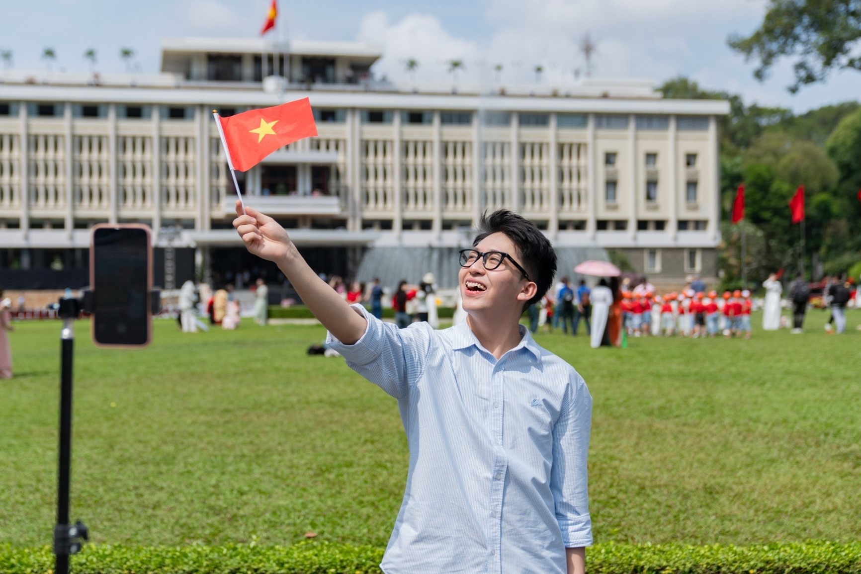 Du lich TP.HCM thu hon 7.000 ty dip le 30/4-1/5, gap doi nam ngoai hinh anh