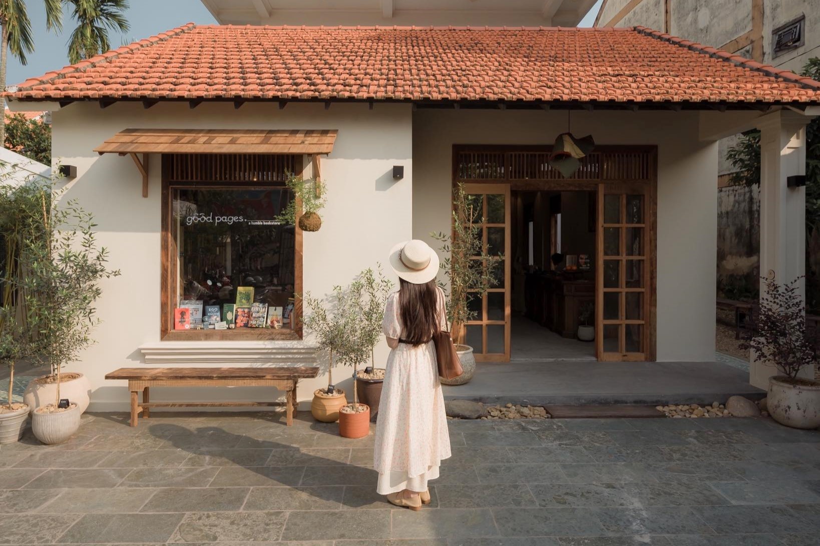 Tranh cai quan phe o Hoi An quy dinh 'khong trang diem va chup anh' hinh anh