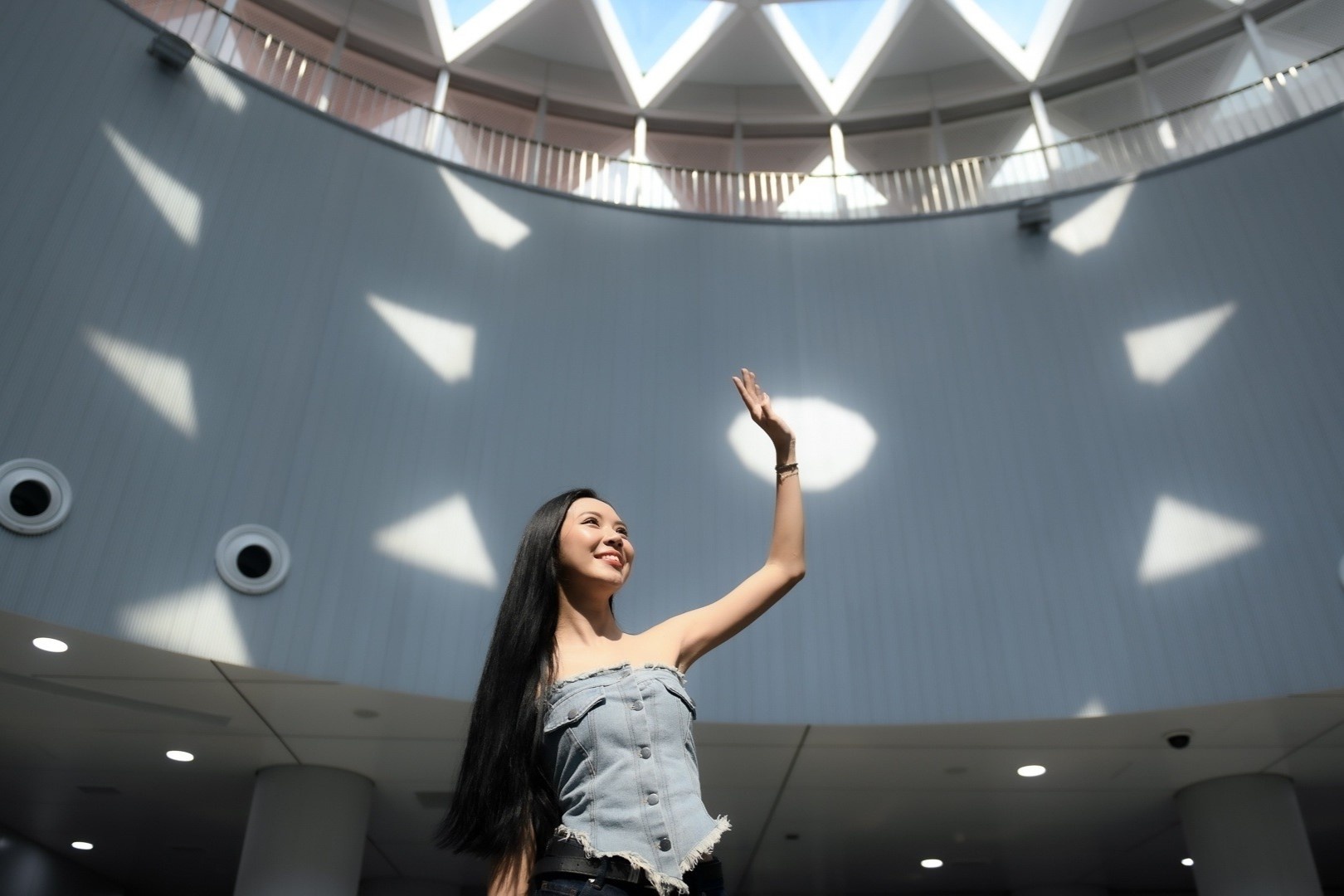 Thuc hu thong tin ga metro Ben Thanh cam chup anh hoan toan hinh anh