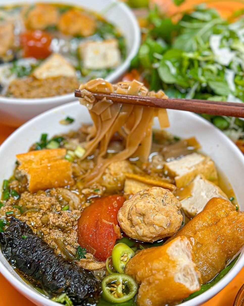 food tour sau sap nhap anh 2