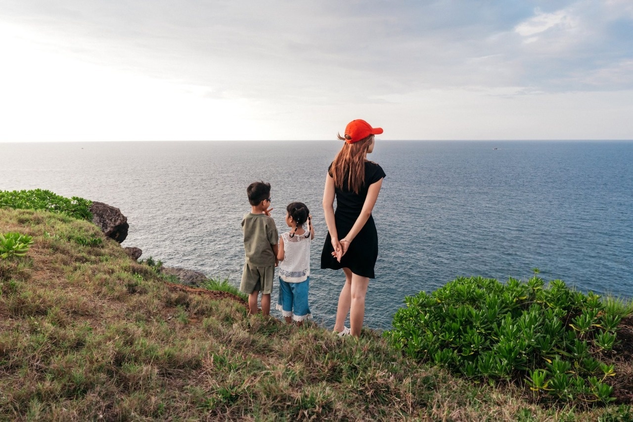 Toi dua gia dinh xuyen Viet, toi ngu leu, sang ngam binh minh hinh anh