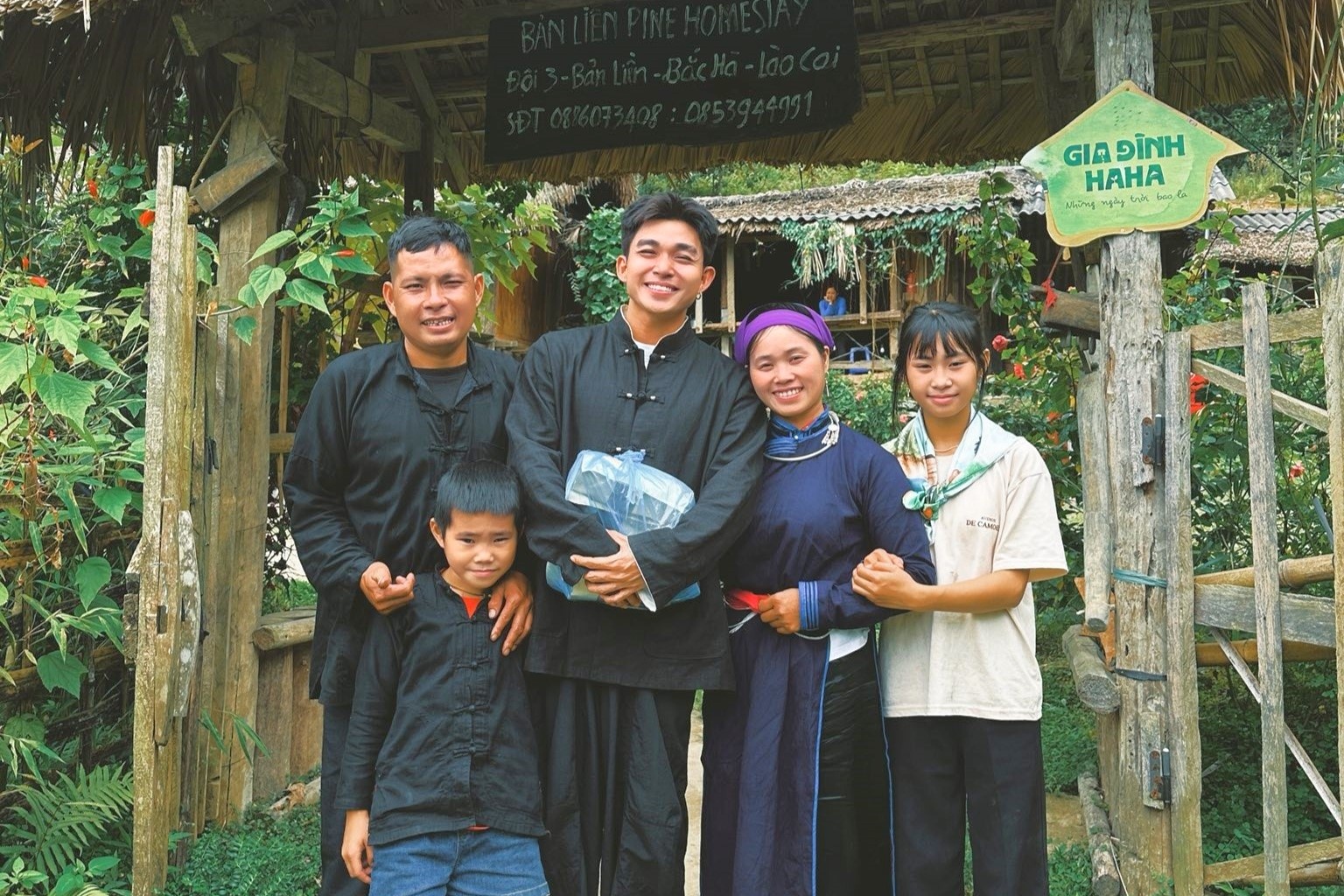 Jun Pham ve tham, Ban Lien lai 'hot' hinh anh