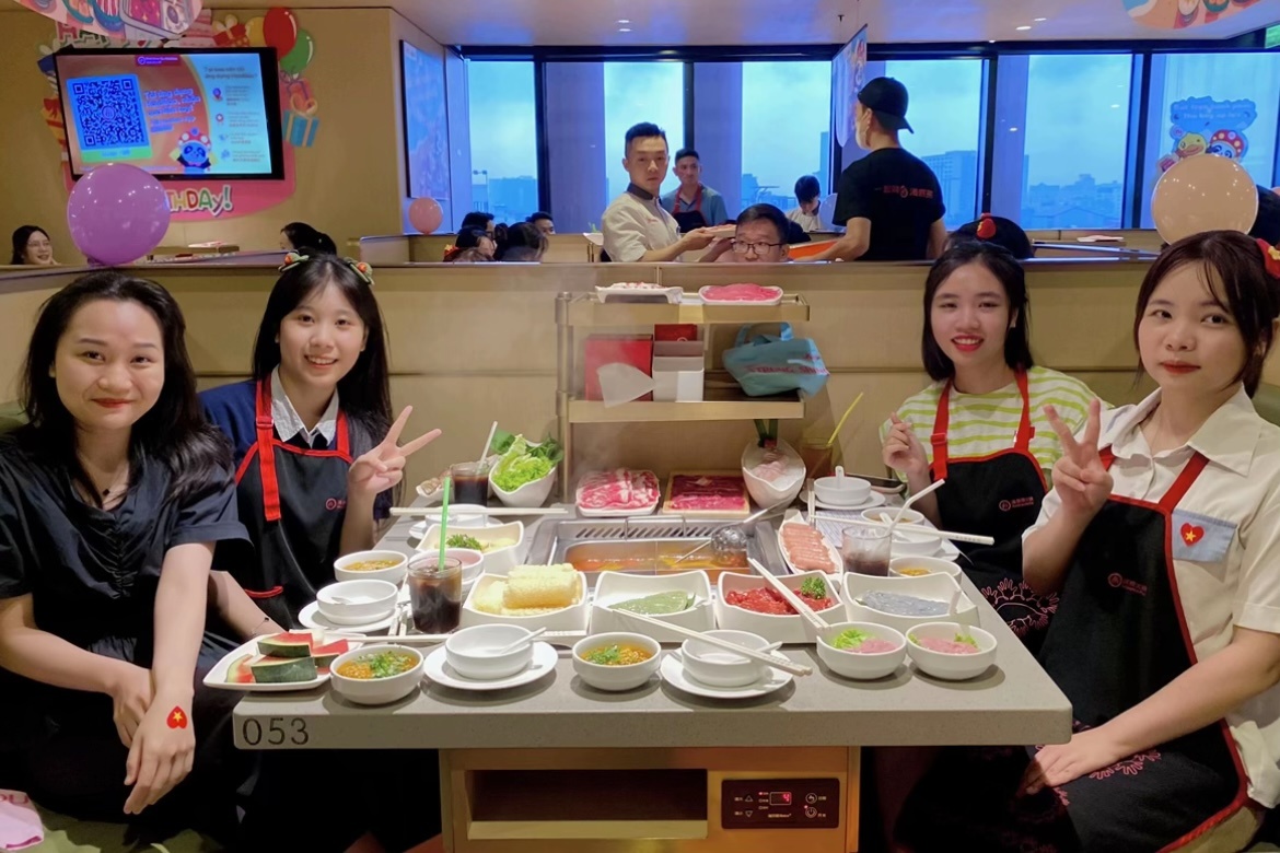 Thuc hu dam cuoi to chuc tai Hadilao Ha Noi hinh anh