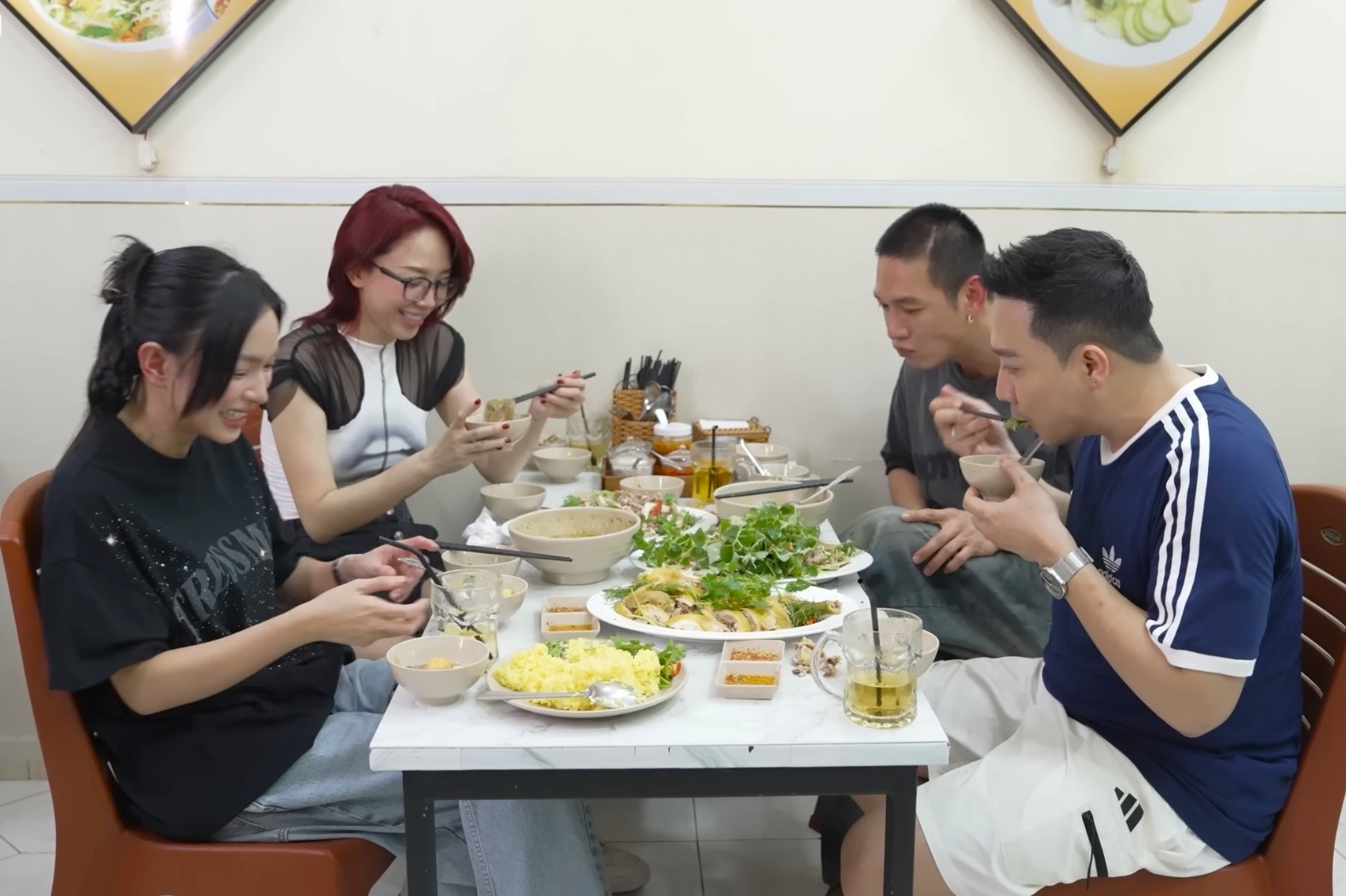 Quan goi ga Tran Thanh khen nuc no bi danh gia 'khong giong review' hinh anh