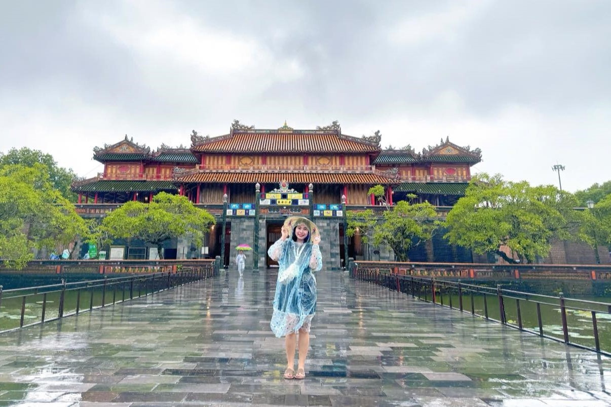 Du khach ke chuyen dam mua, an mi goi o Hue do bao Bualoi hinh anh