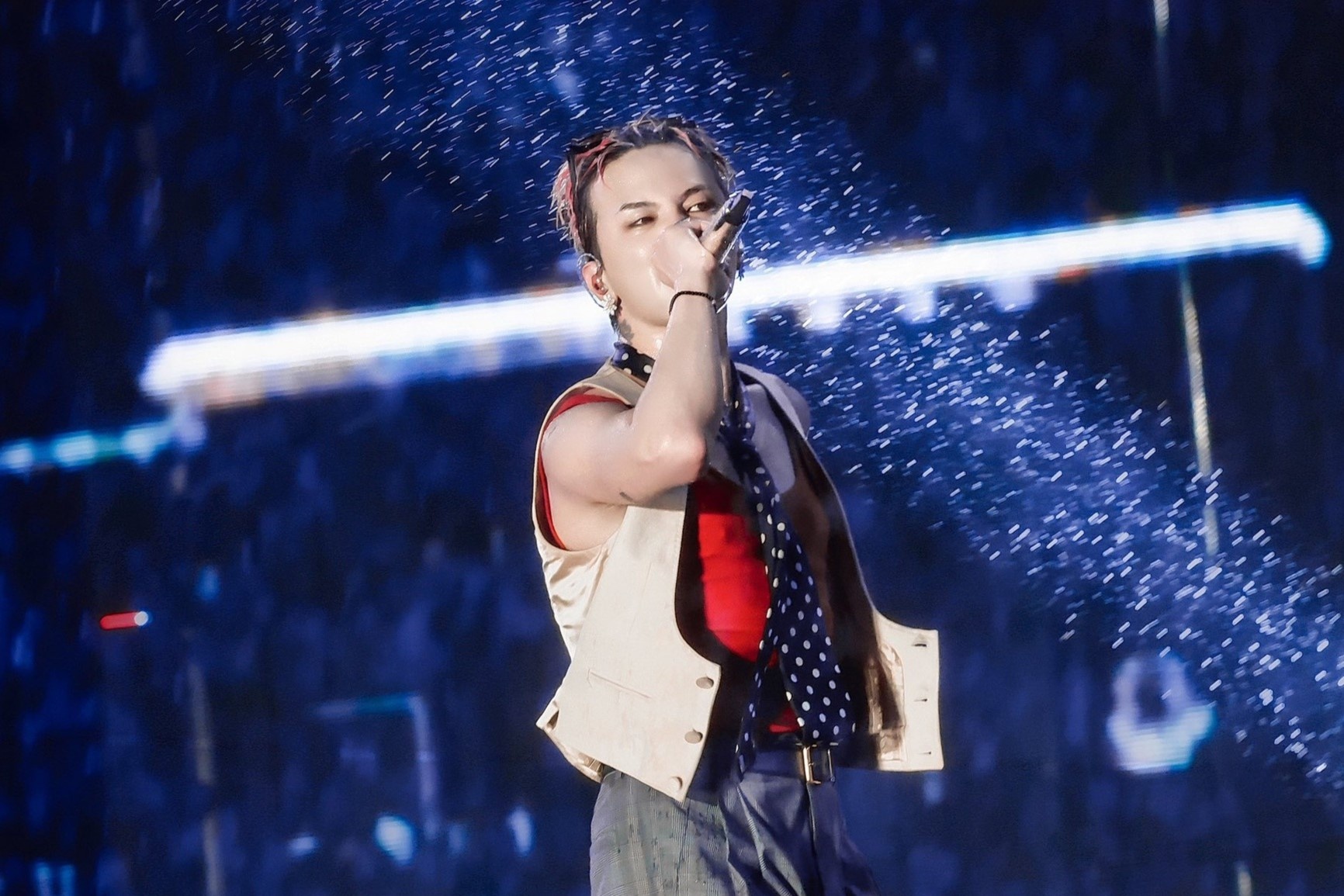 Gan can ve may bay Ha Noi dip concert G-Dragon hinh anh