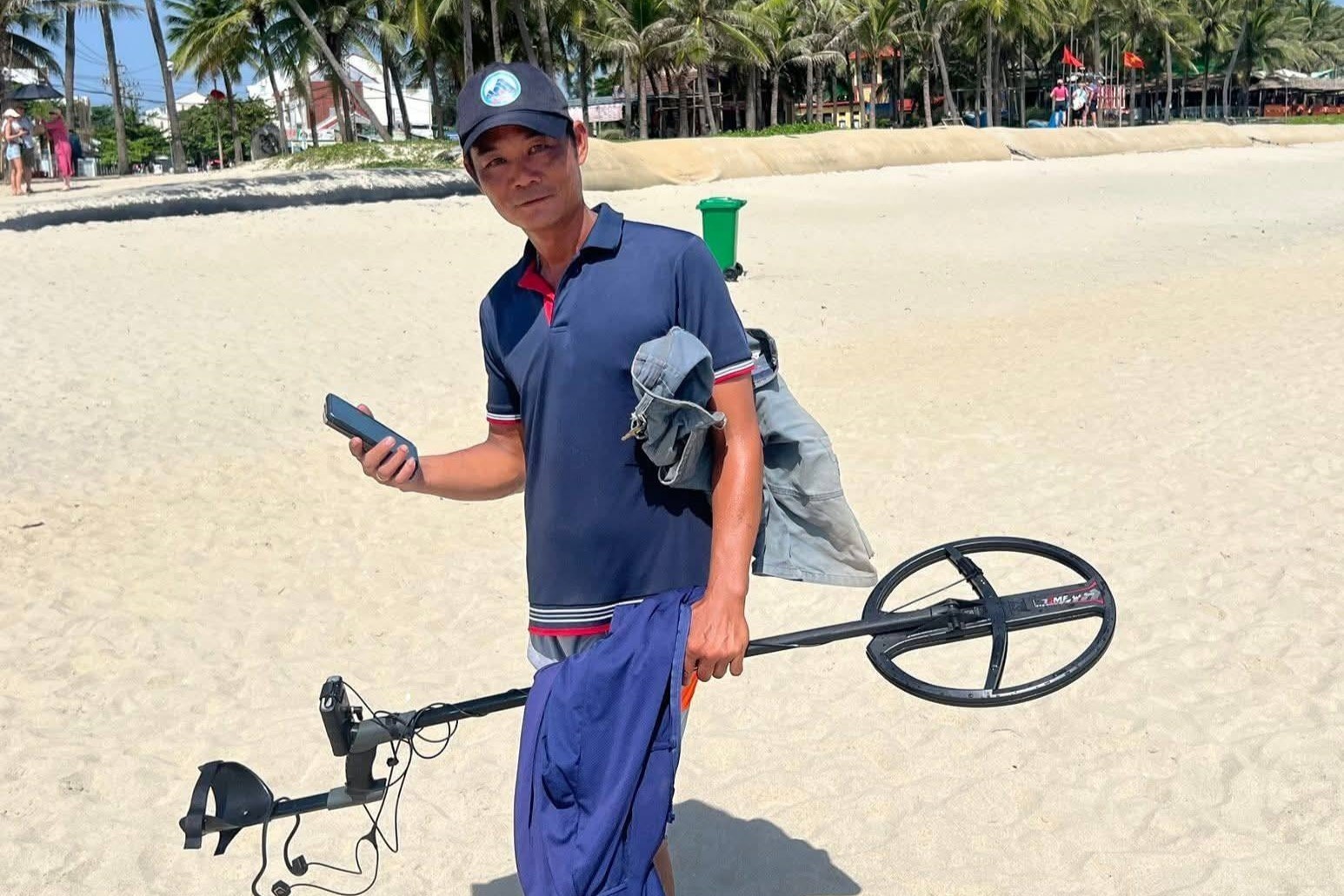 Nguoi 14 nam tim do that lac cho du khach o Da Nang hinh anh