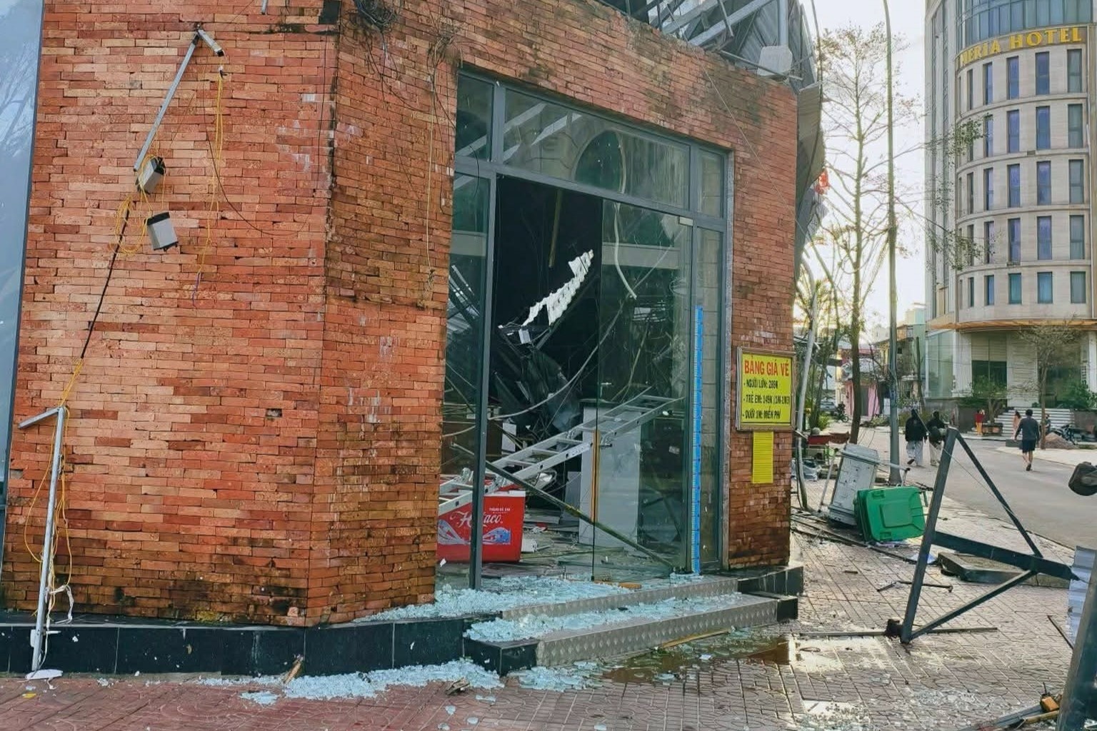 'Toi mat trang 2 ty dong sau bao so 13' hinh anh