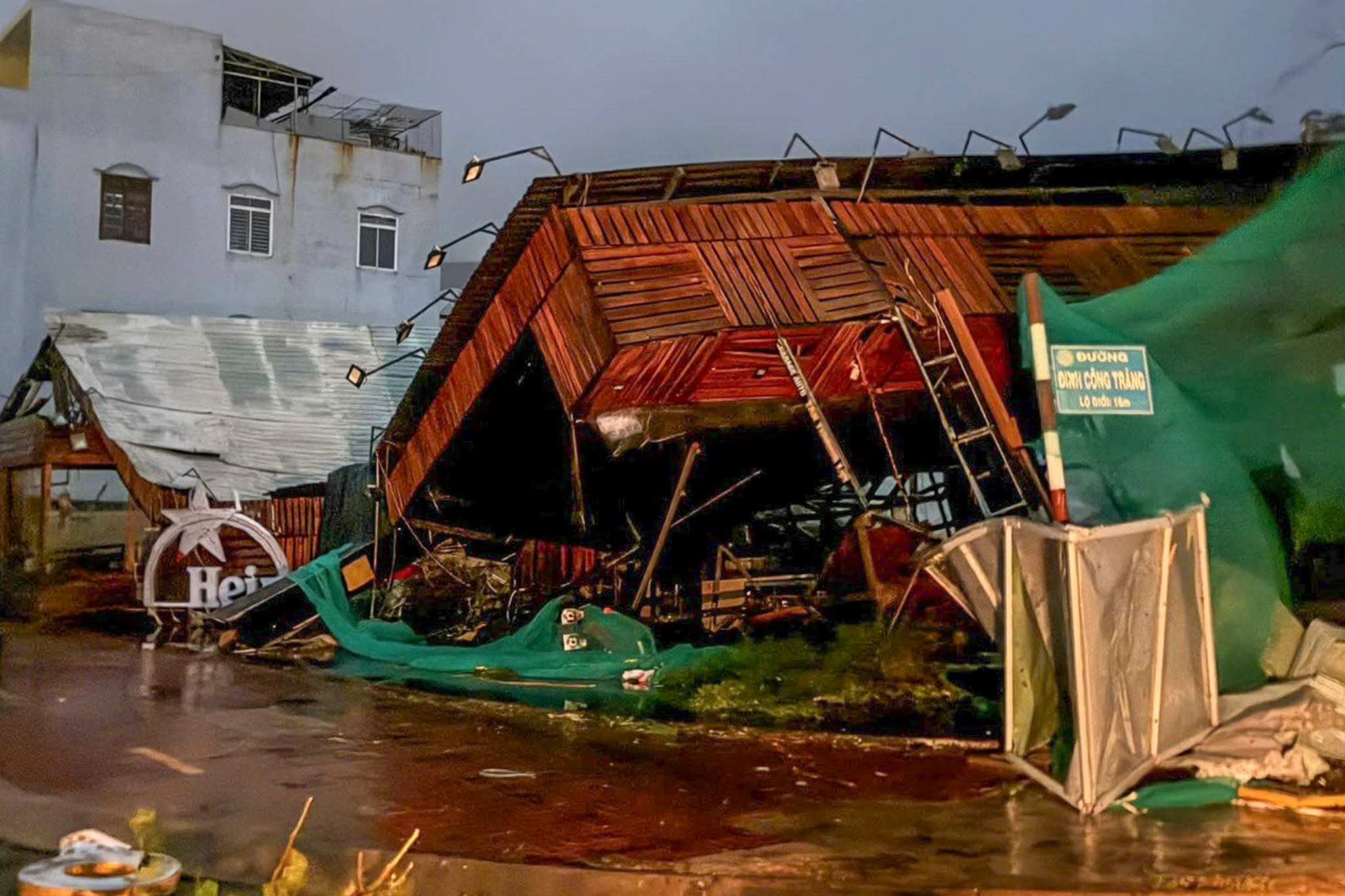 Quy Nhơn bão số 13 ảnh 4 Quy Nhon bao so 13 anh 4