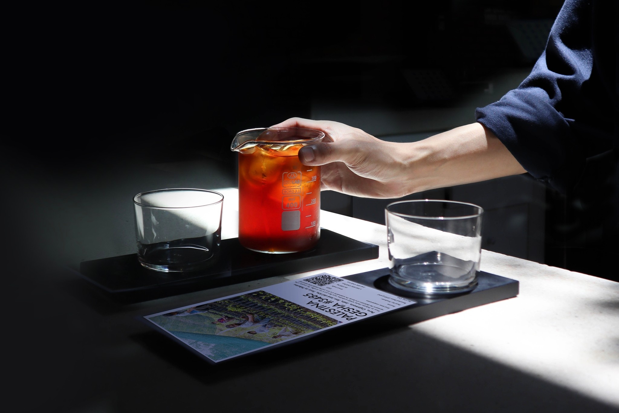 Co gi trong ly ca phe 750.000 dong o Ha Noi? hinh anh