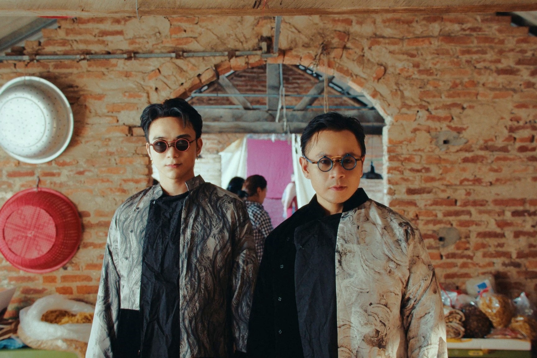 Diem du lich dep nhu dien anh trong MV moi cua Soobin Hoang Son hinh anh