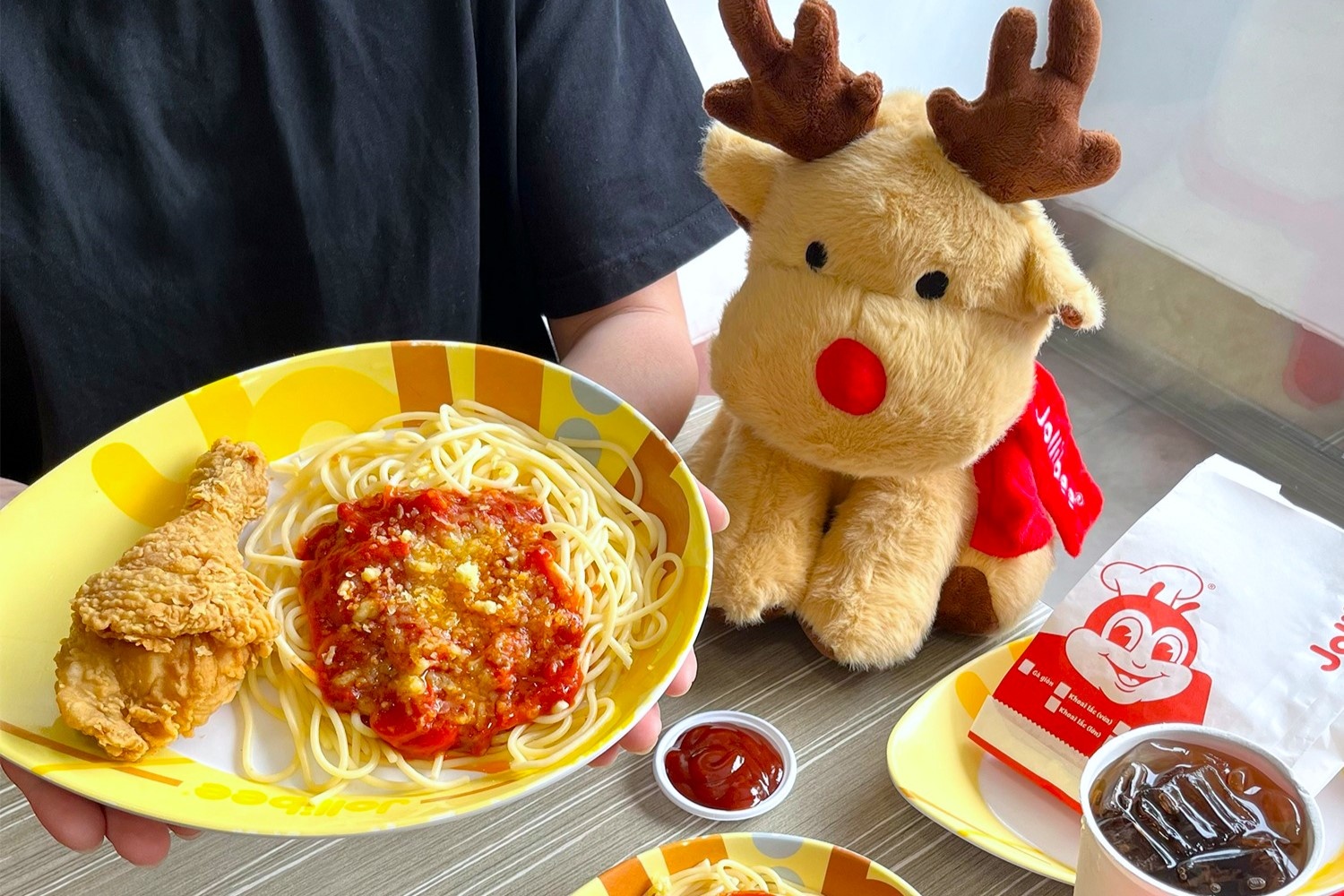 Vi sao xep hang 'san' tuan loc cua Jollibee? hinh anh