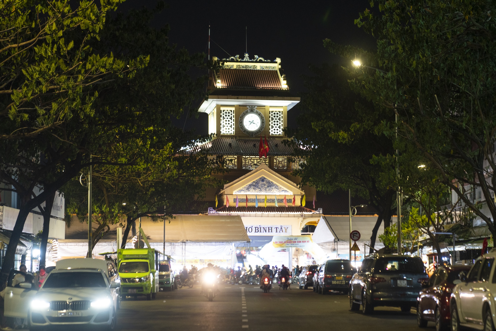 Pho dem Cho Lon diu hiu hinh anh