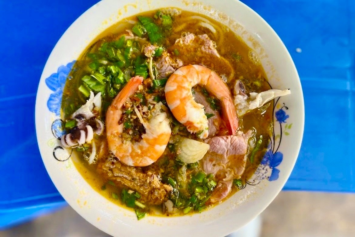 quan an Lunch Lady anh 6