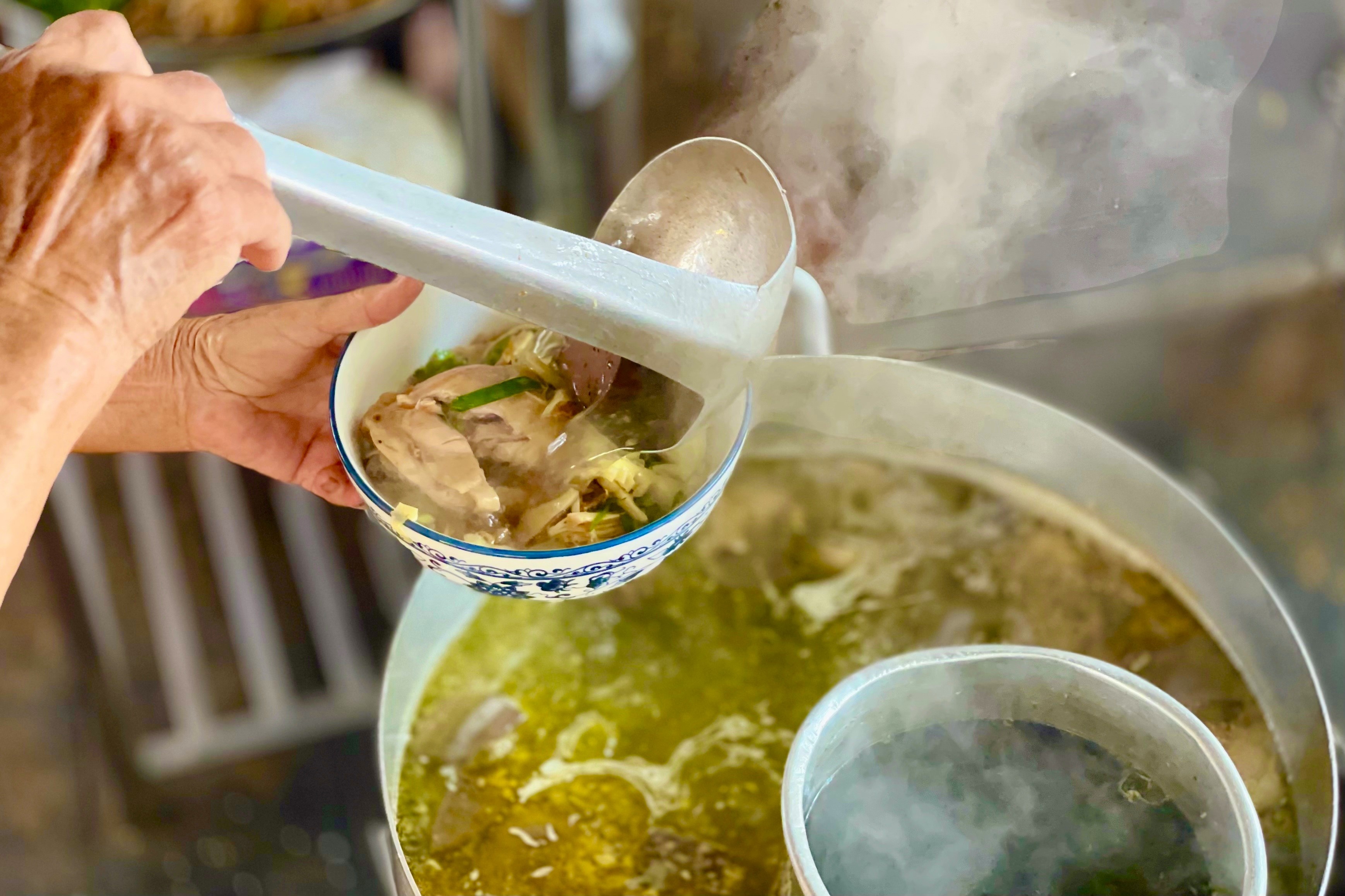 quan an Lunch Lady anh 1