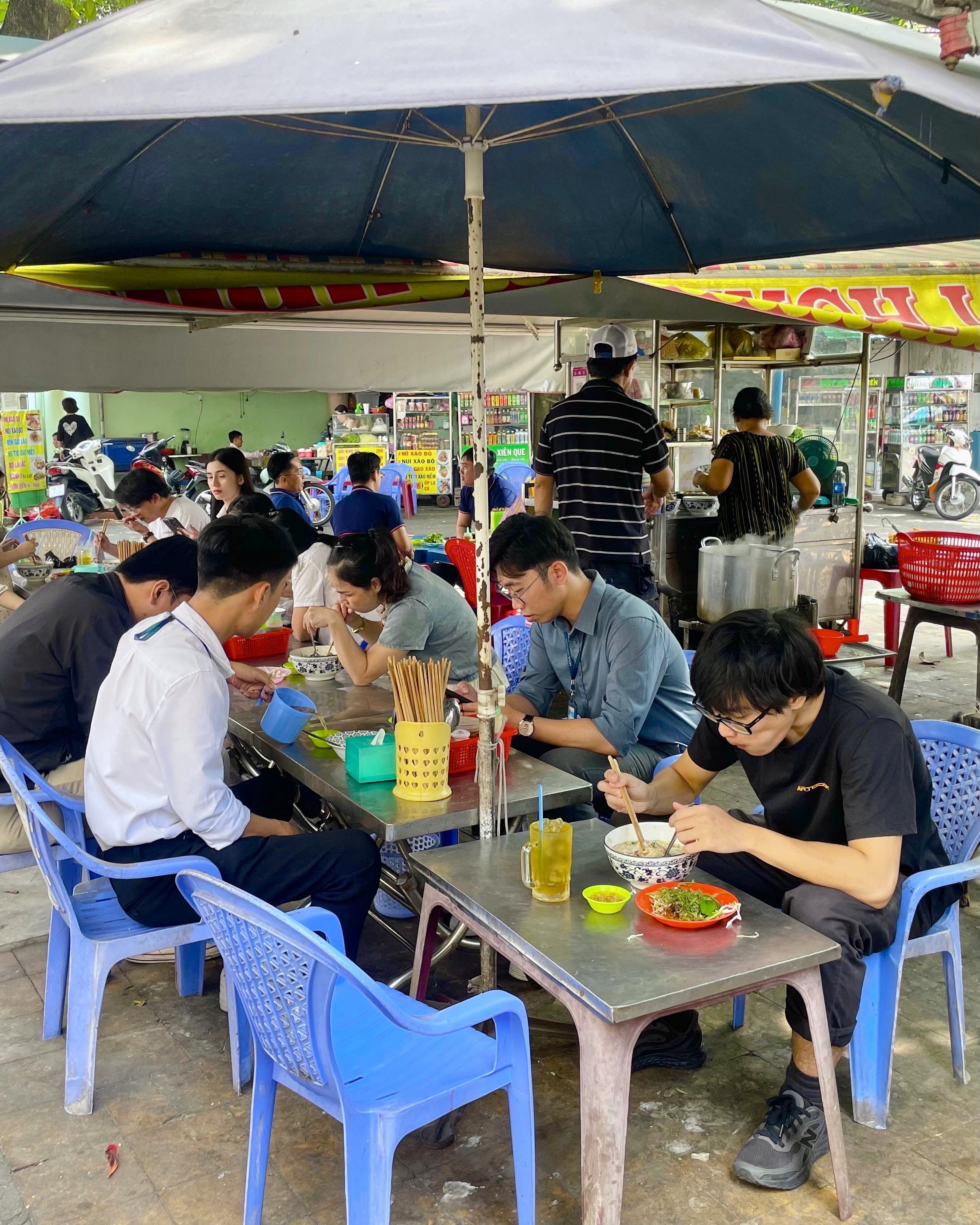 quan an Lunch Lady anh 8