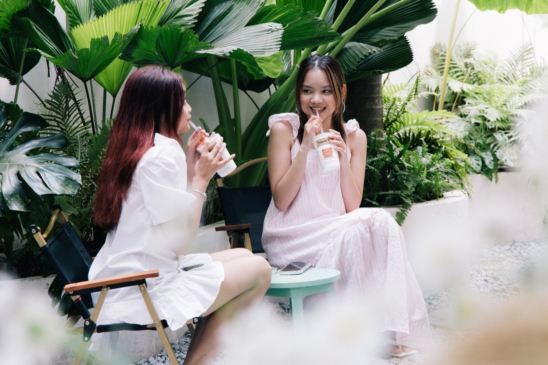 Tranh cai bo tien uong ca phe nhung phai tu bung be, trong xe hinh anh