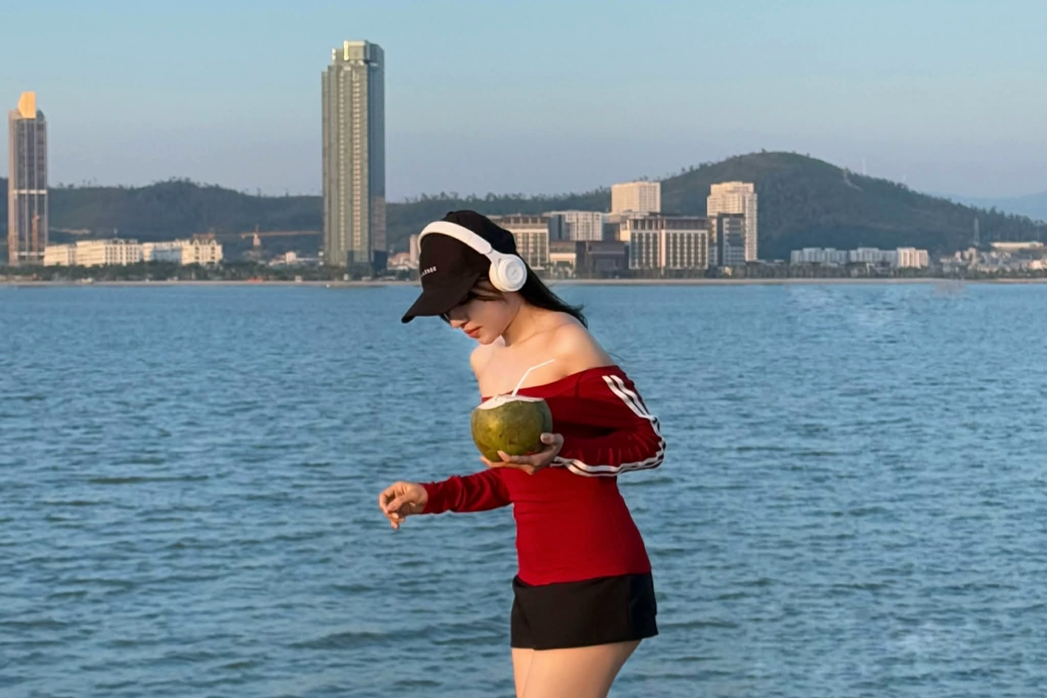 Ro trend chup anh 'giong Han Quoc' o bai cao ngao Ha Long hinh anh