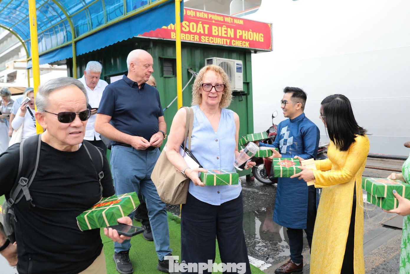 tau bien Da Nang anh 12