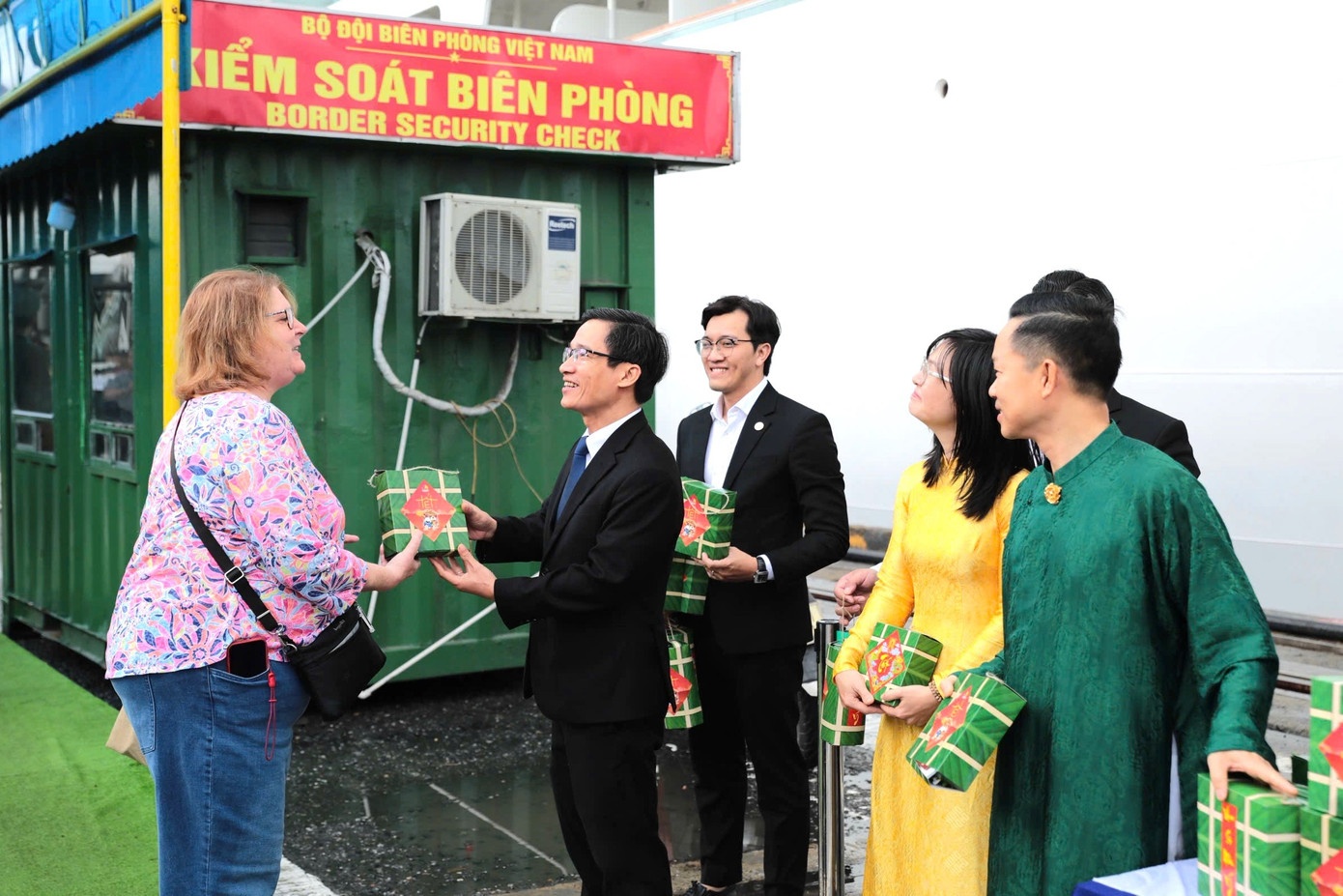 tau bien Da Nang anh 15