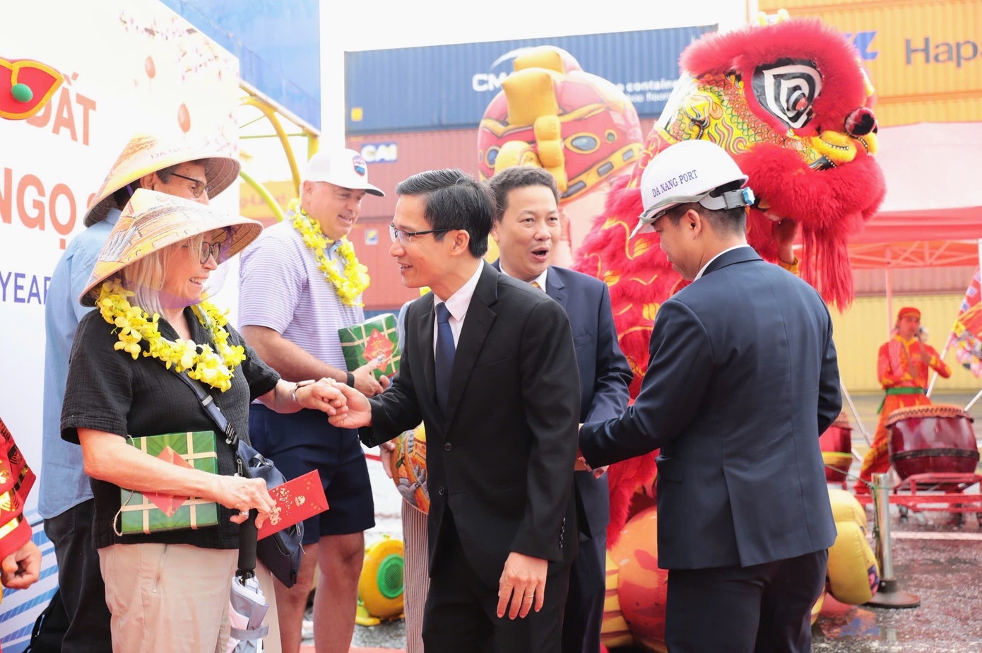 tau bien Da Nang anh 11