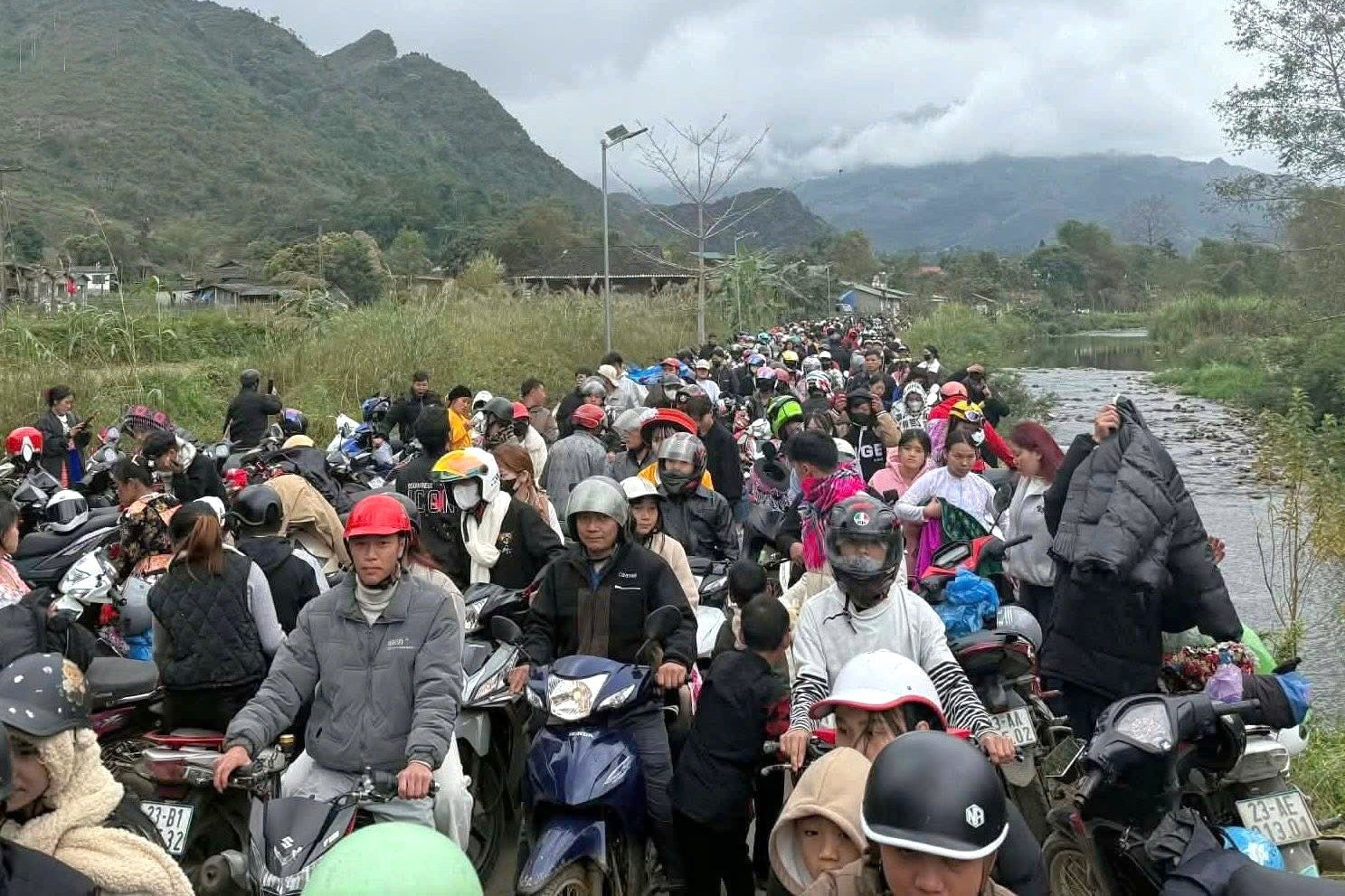 'That thu' duong len Ha Giang, Cao Bang dip Tet hinh anh