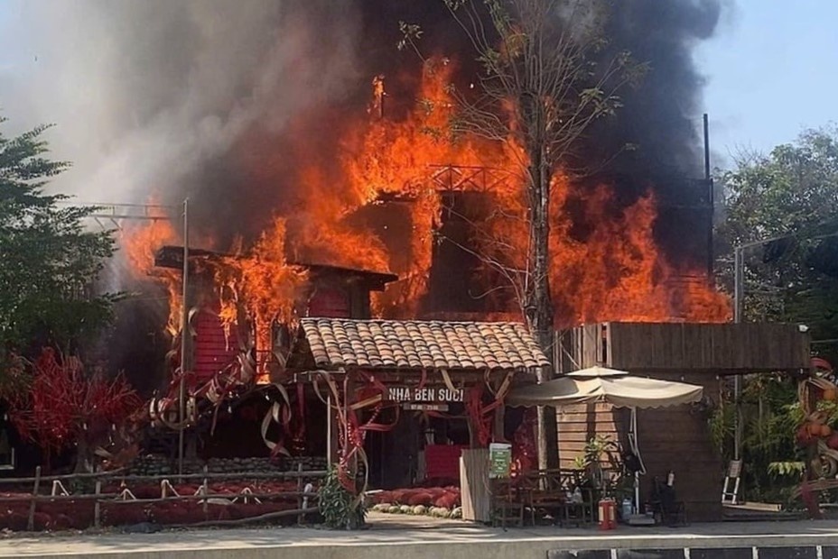 To hop ca phe don 1.000 khach o TP.HCM truoc khi boc chay hinh anh