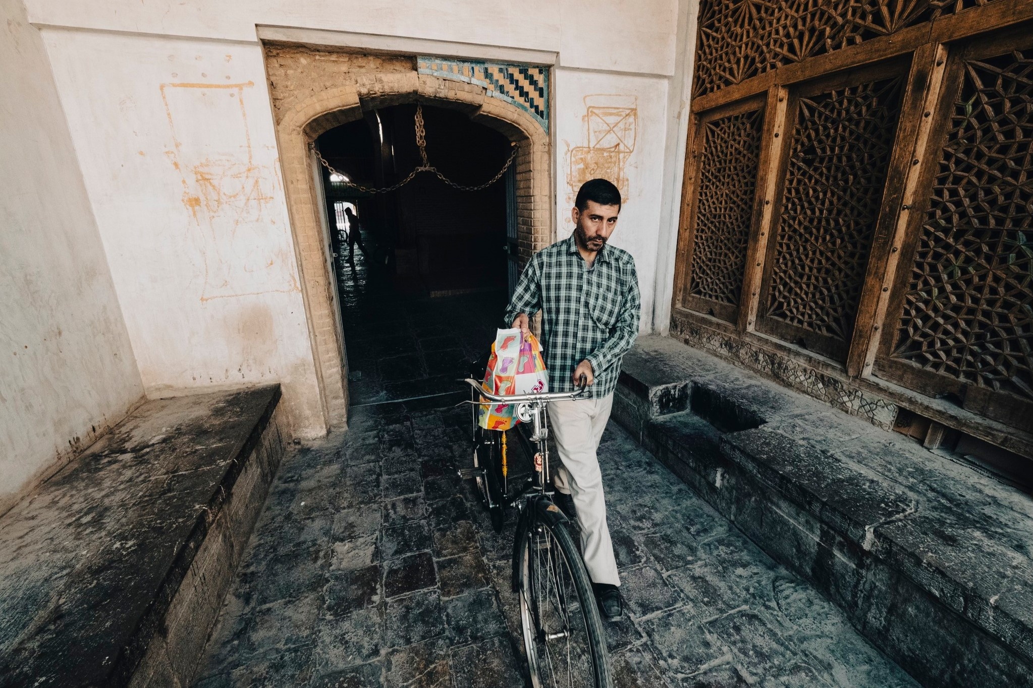 Khach Viet ke Iran truoc chien su hinh anh