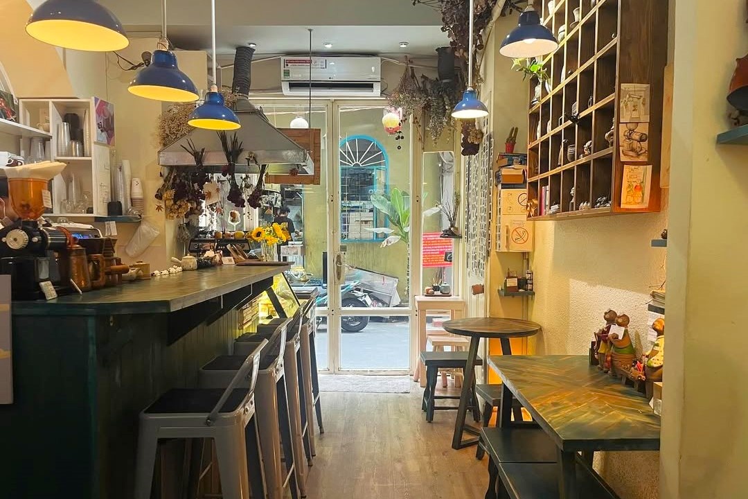 Quan ca phe o TP.HCM khong cho khach ngoi qua 1,5 tieng sap dong cua hinh anh