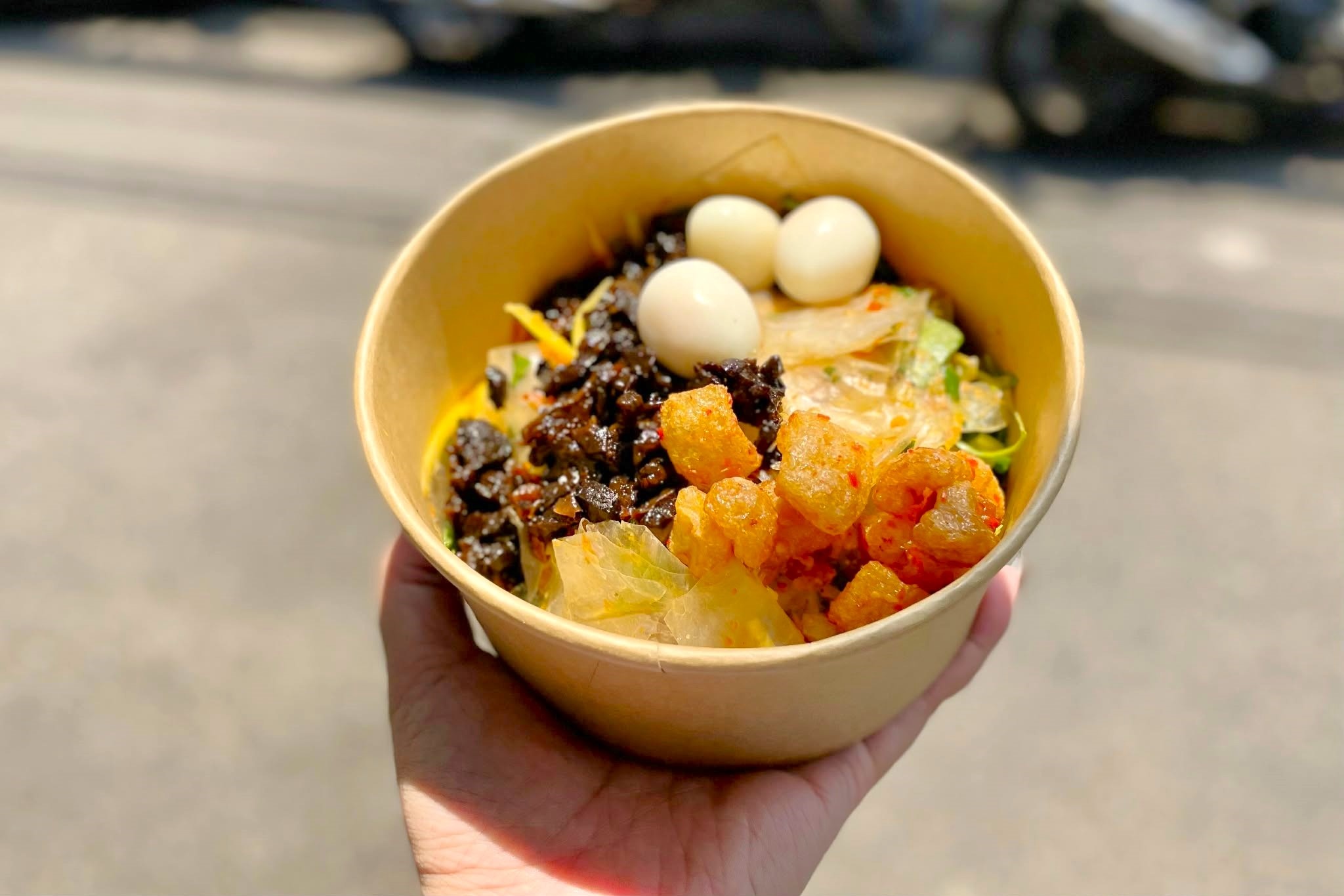 Tranh cai banh trang tron 'ao gia' sau khi Tran Thanh review hinh anh