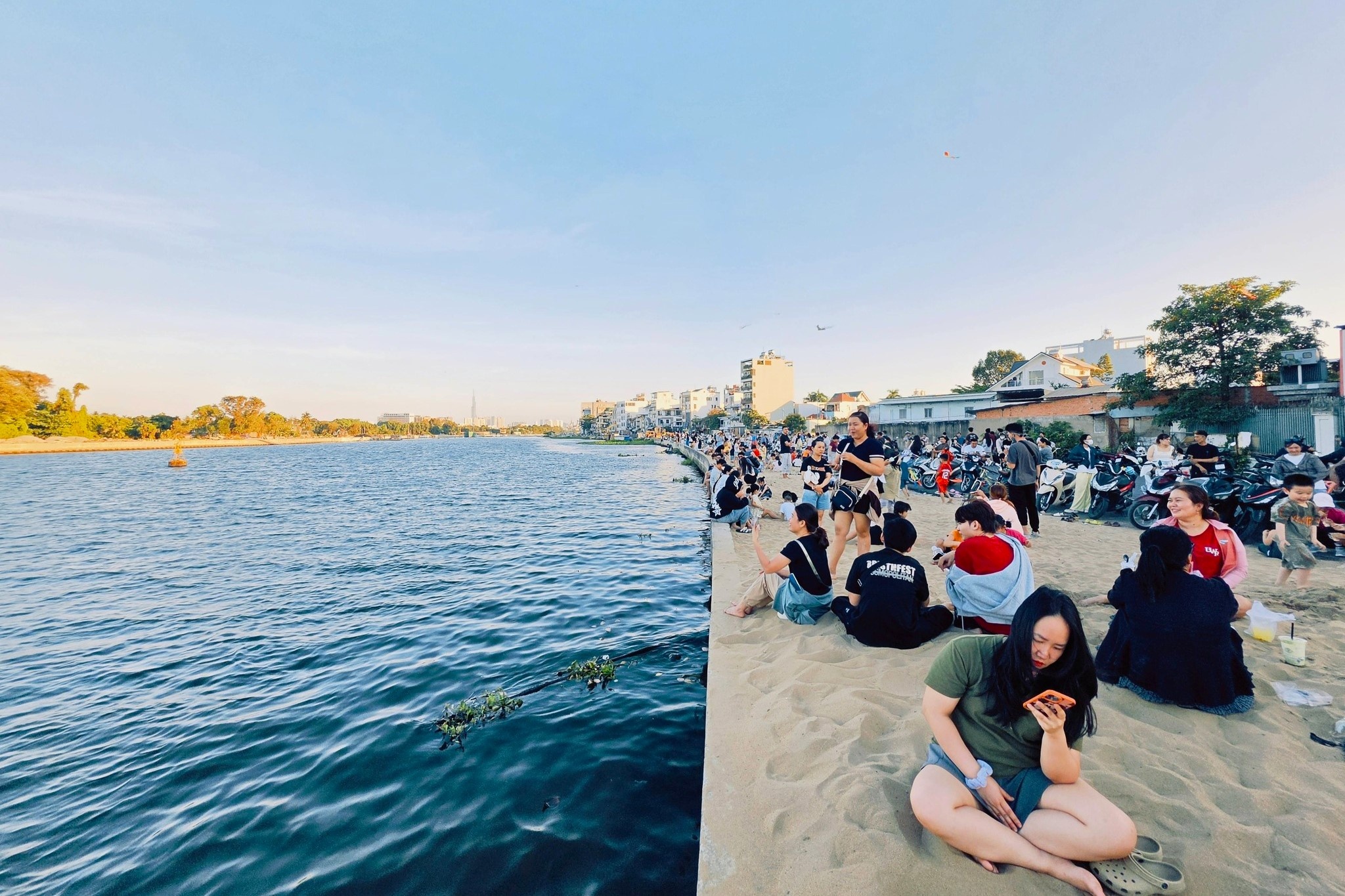 Rao chan bien Go Vap thu nho moi noi o TP.HCM hinh anh