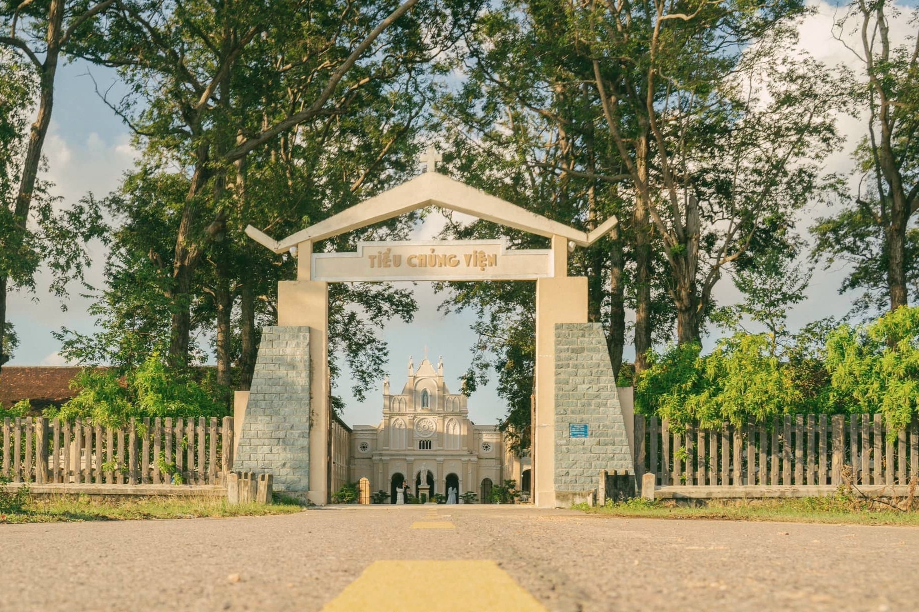 Tieu chung vien Binh Dinh 'gay sot' trong phim 'Hen em ngay nhat thuc' hinh anh