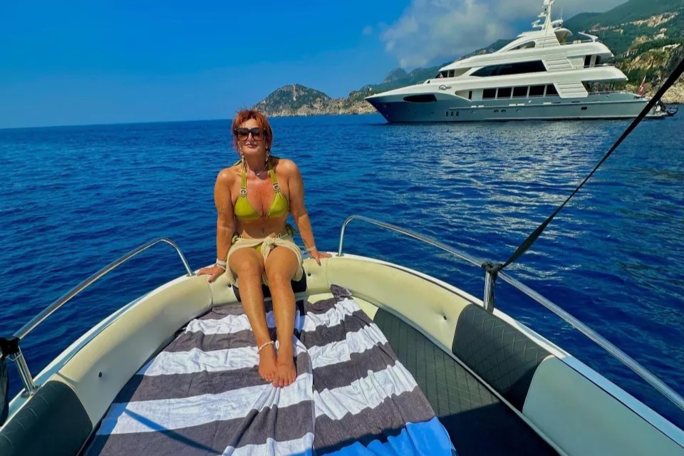 Anh du lich xa xi 'to cao' giao dich vien bien thu hang nghin bang Anh hinh anh