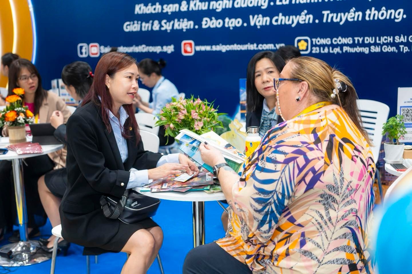 Saigontourist Group nhan Huan chuong Lao dong hang Nhat hinh anh