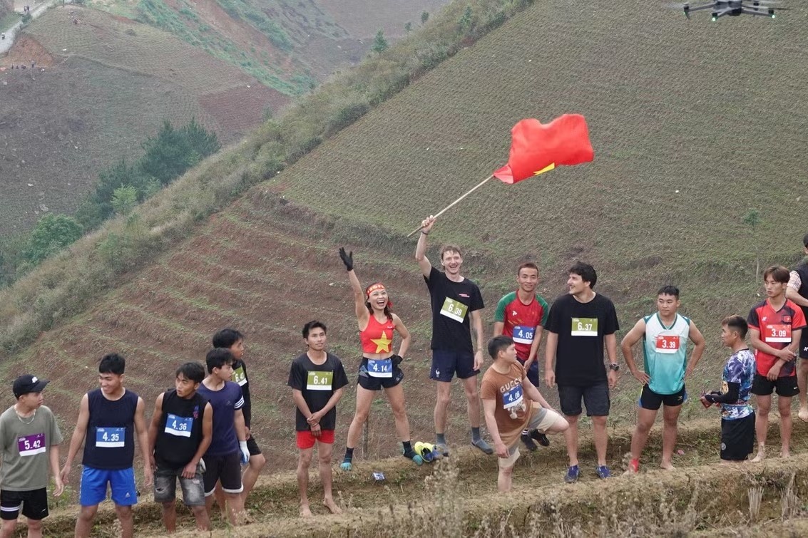 Lan dau to chuc cuoc thi leo ruong bac thang Mu Cang Chai hinh anh
