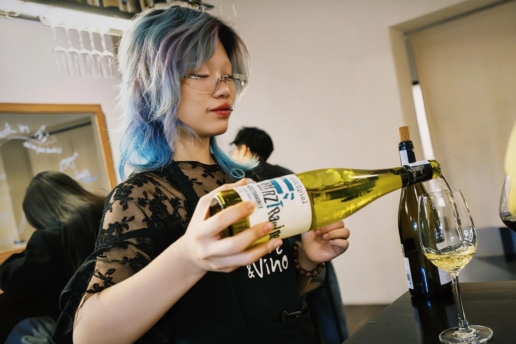 Vì sao một chai rượu vang có dung tích 750 ml?