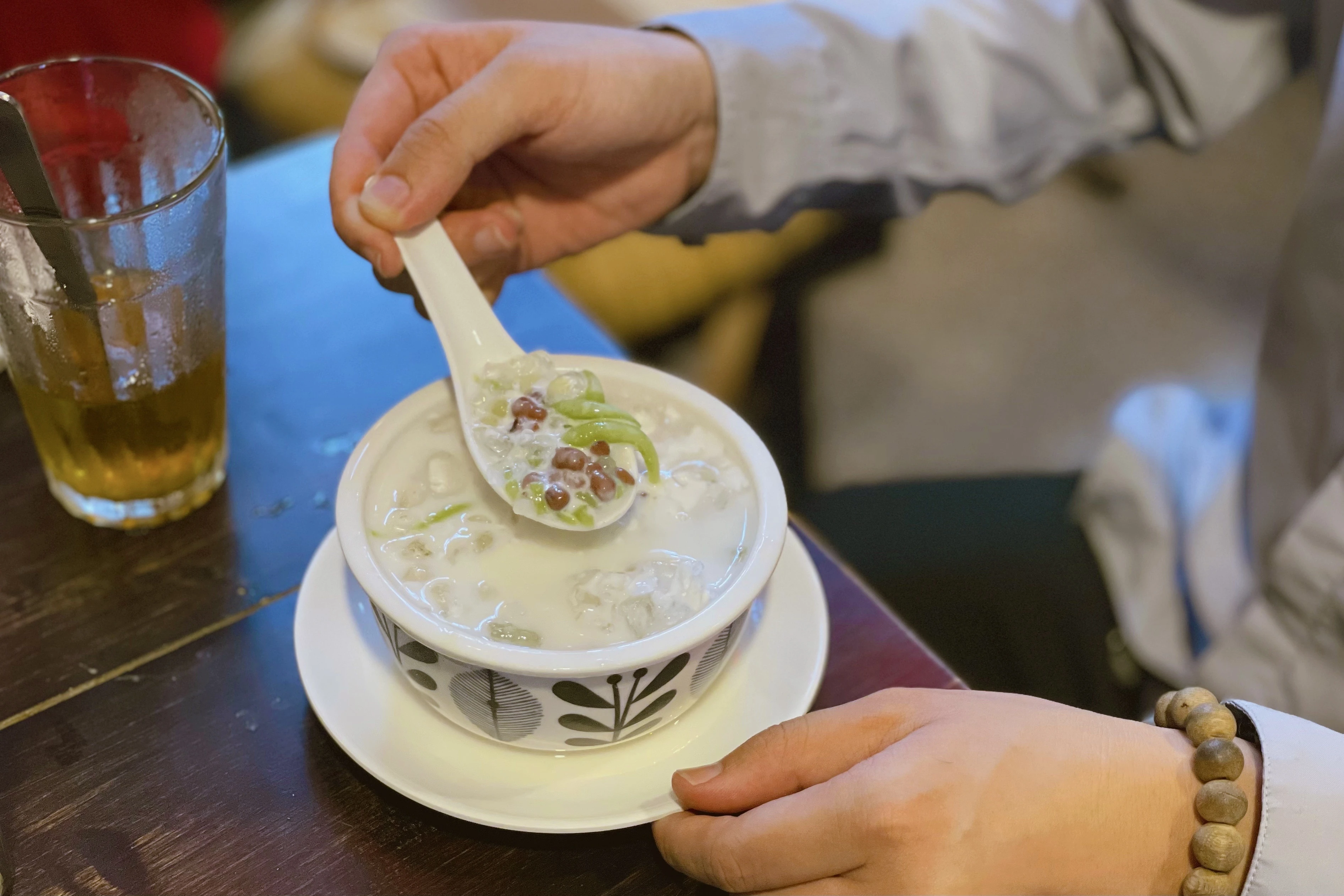 Trấn Th&agrave;nh,  ch&egrave; người Hoa,  qu&aacute;n ăn TP.HCM ảnh 5