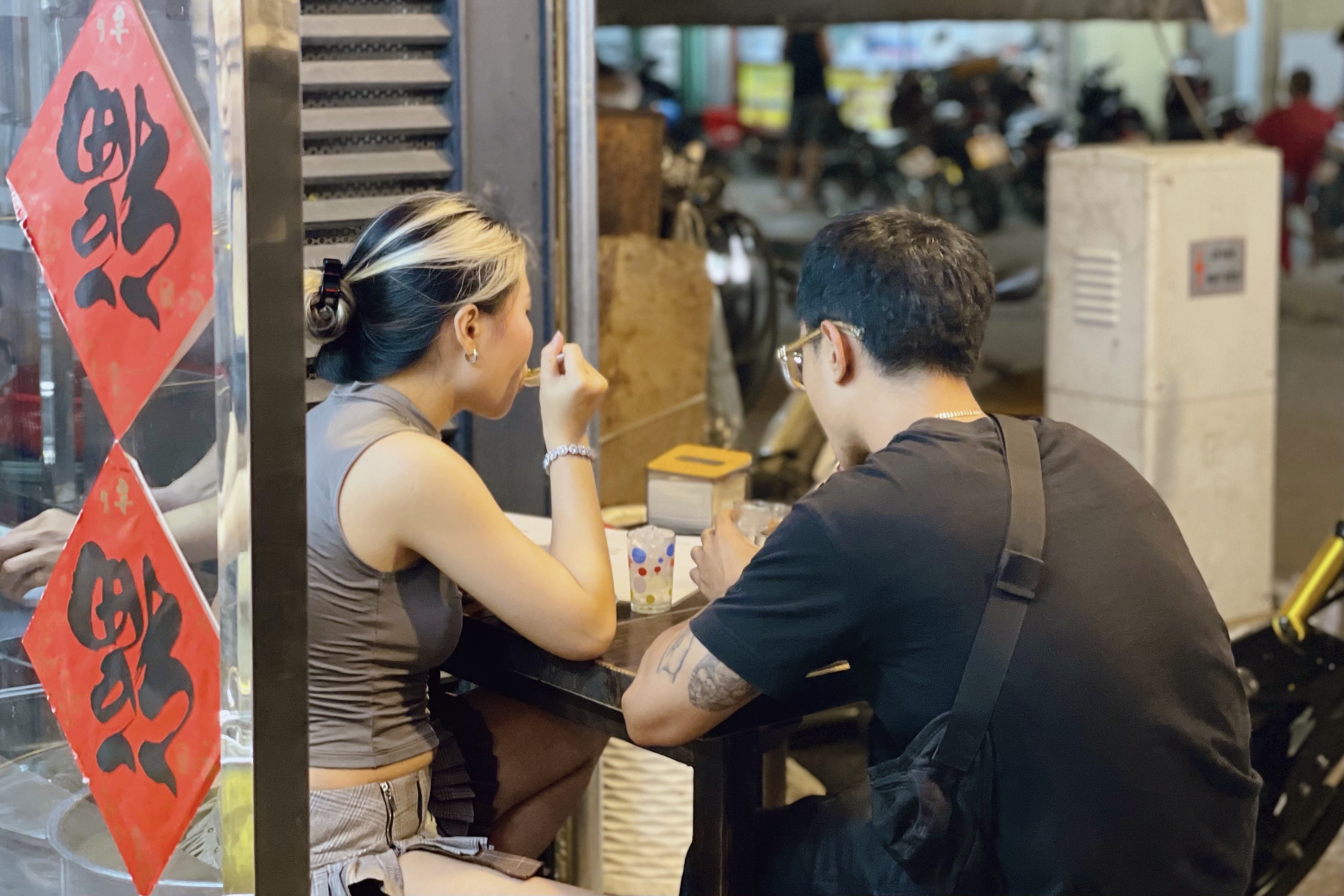 Trấn Th&agrave;nh,  ch&egrave; người Hoa,  qu&aacute;n ăn TP.HCM ảnh 3