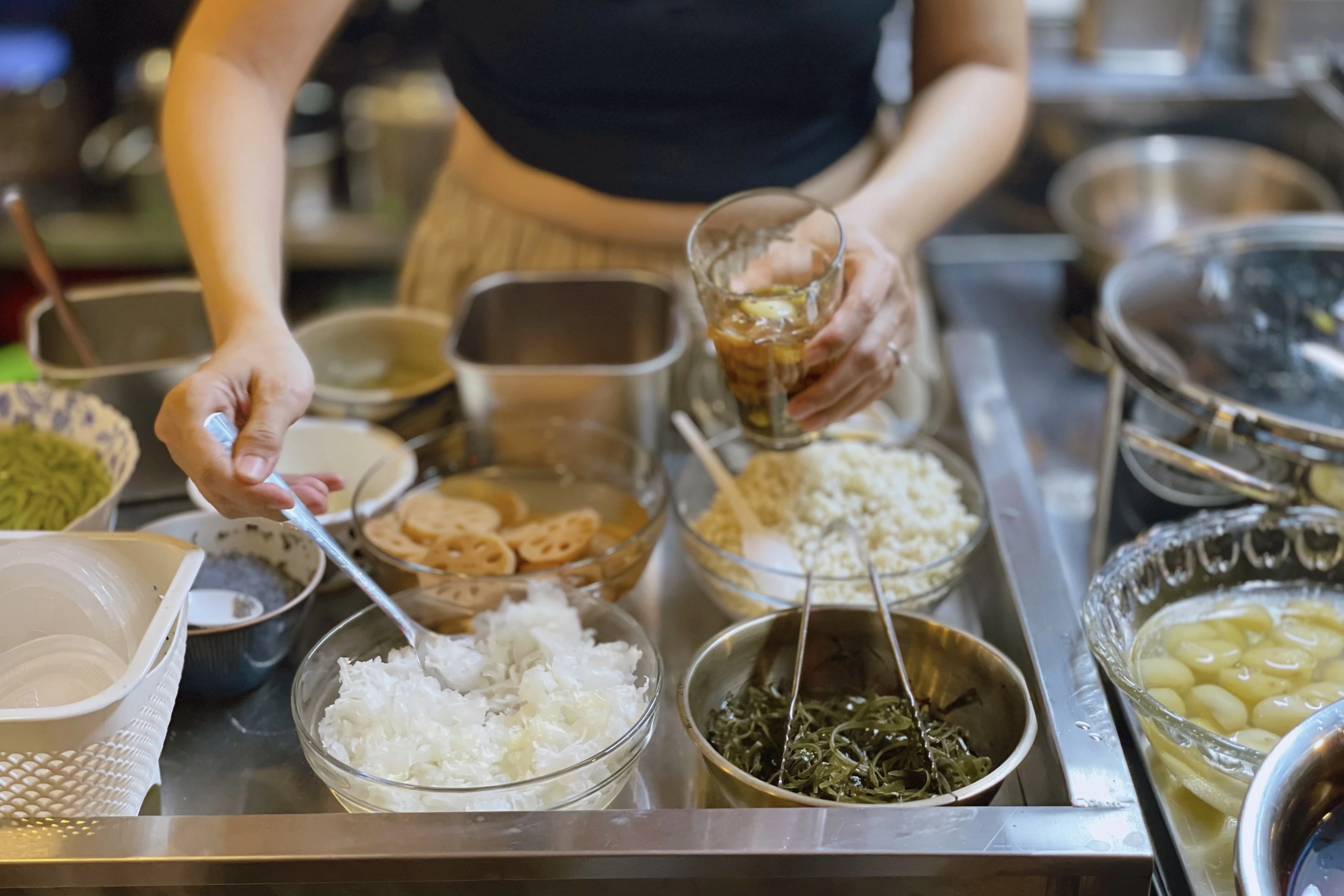 Trấn Th&agrave;nh,  ch&egrave; người Hoa,  qu&aacute;n ăn TP.HCM ảnh 9