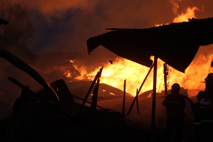 chay xuong go rong 1.000 m2 anh 1