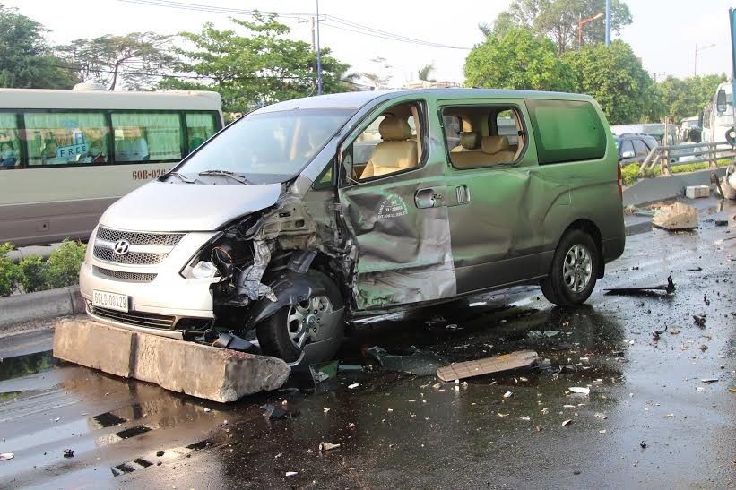 hang chuc nguoi nuoc ngoai keu cuu anh 2