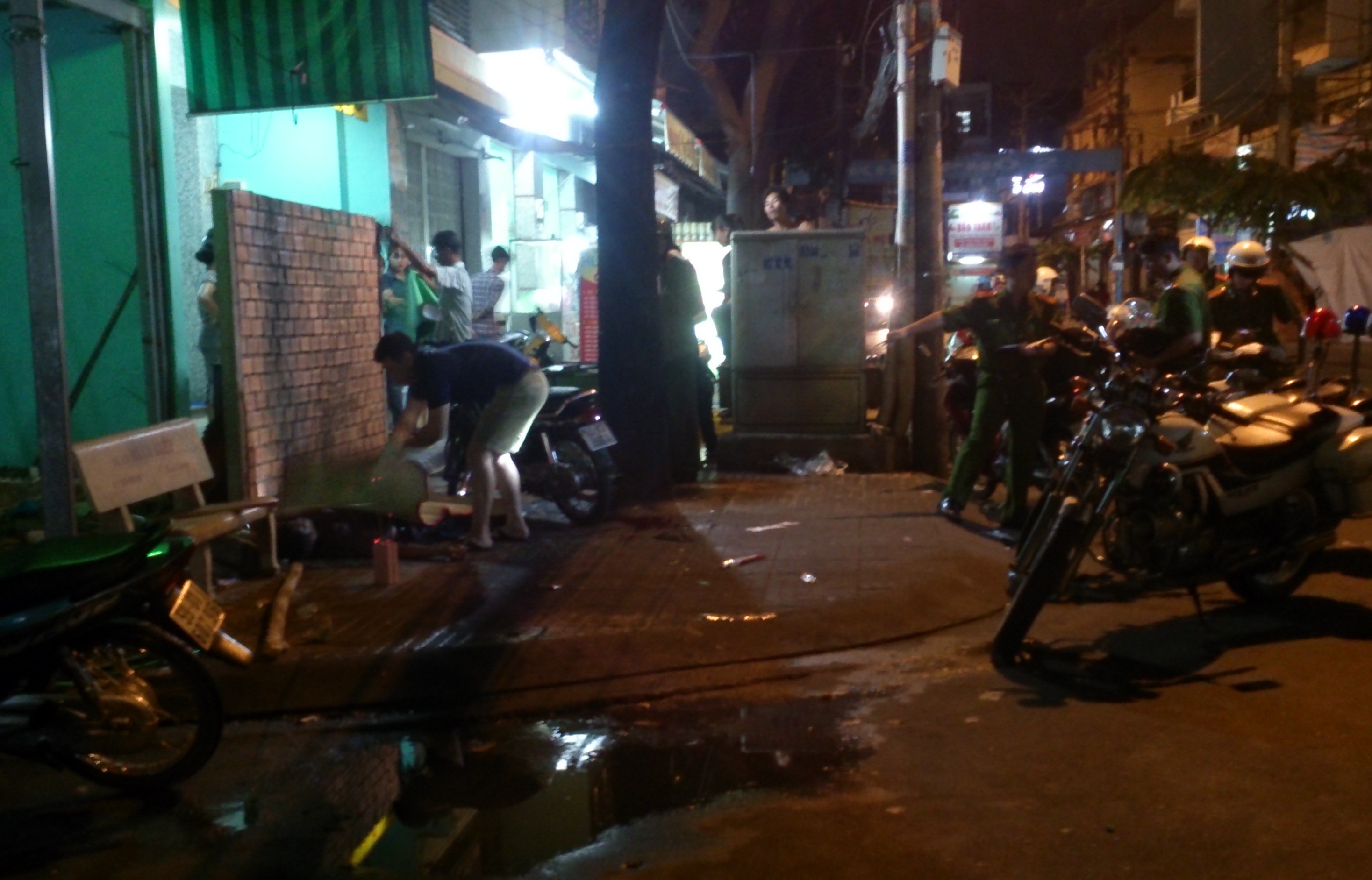 hỗn chiến trong đêm,  1 người bị đâm chết ảnh 1 hon chien trong dem,  1 nguoi bi dam chet anh 1