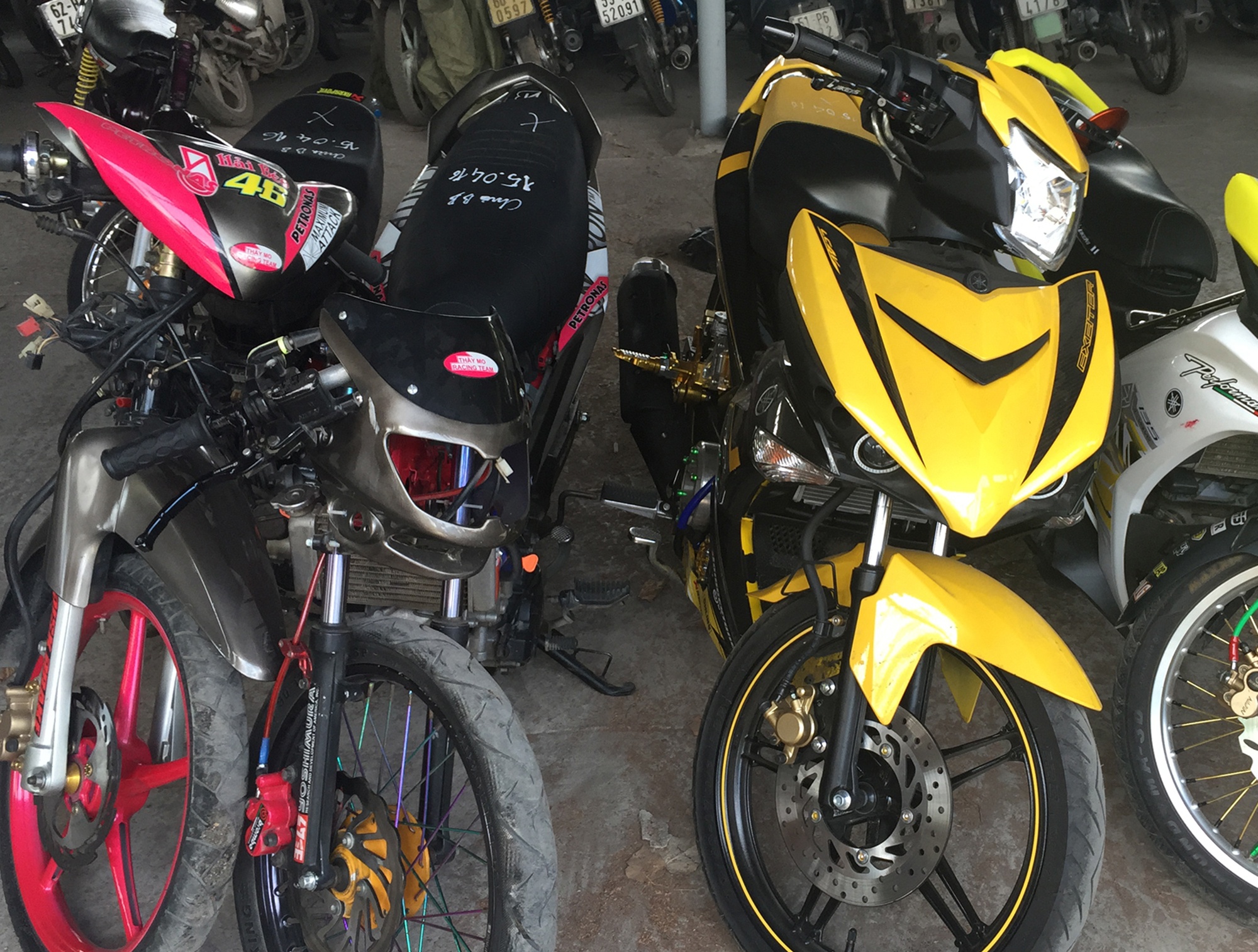 Canh sat mat phuc chan nhom 'bao dem' o Sai Gon hinh anh