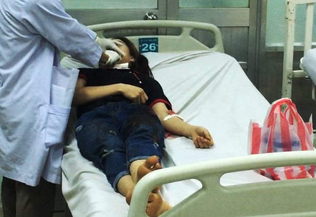 cua co nhan vien ban hang anh 2