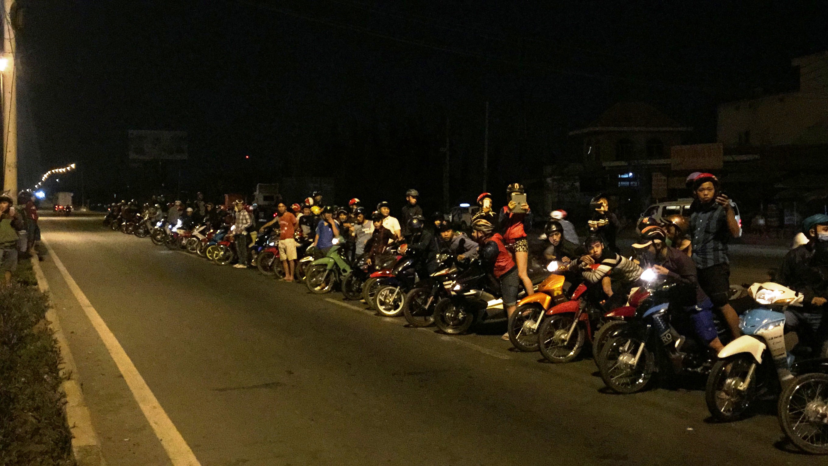 quai xe quay tung quoc lo anh 2