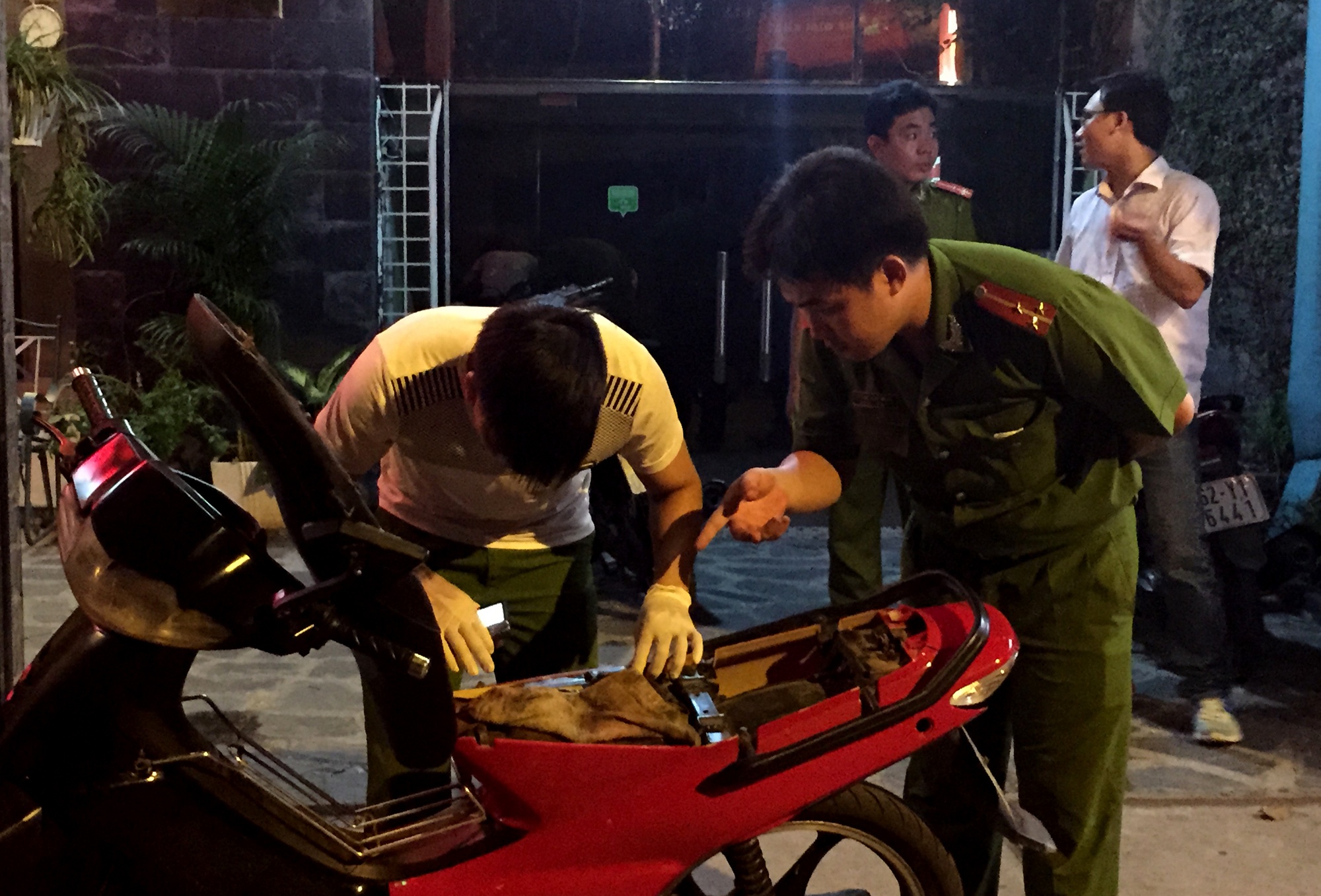 Co gai cam dao dam chet thanh nien o Sai Gon hinh anh