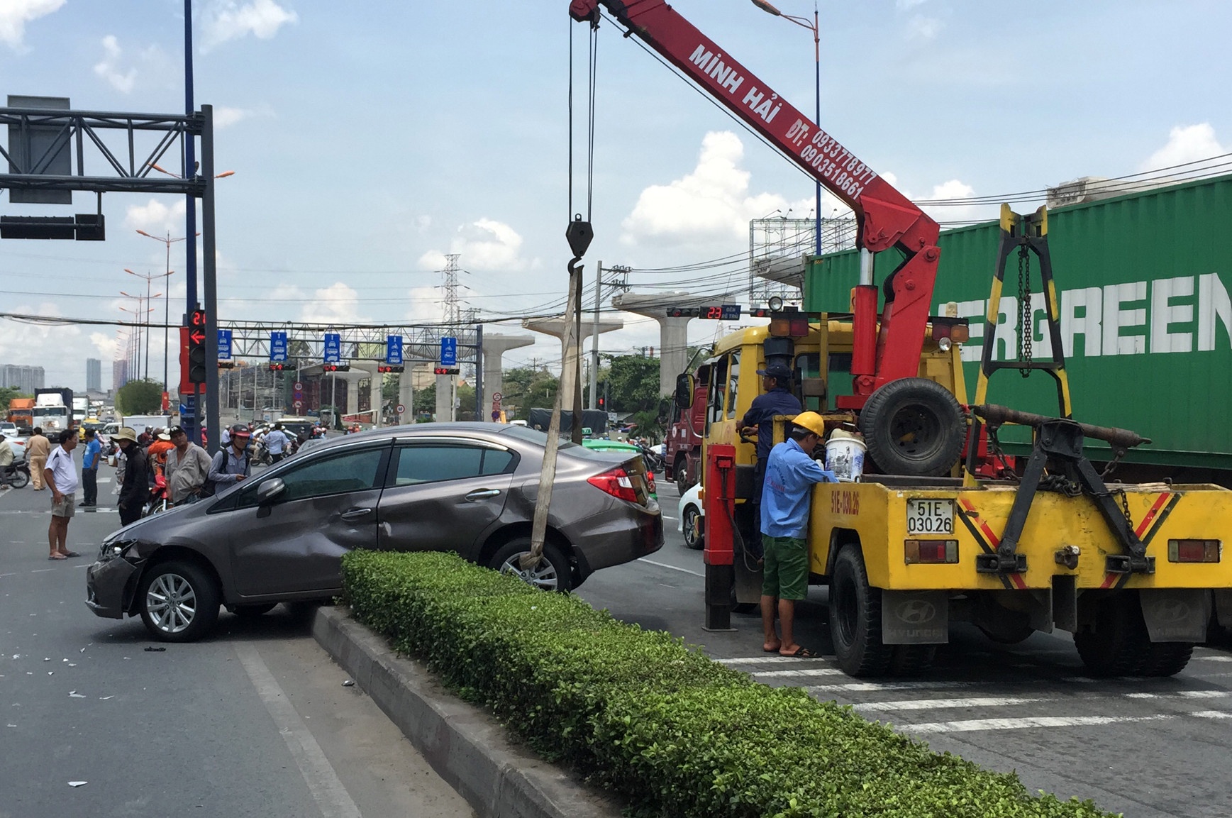 xe ben huc vang xe oto anh 2