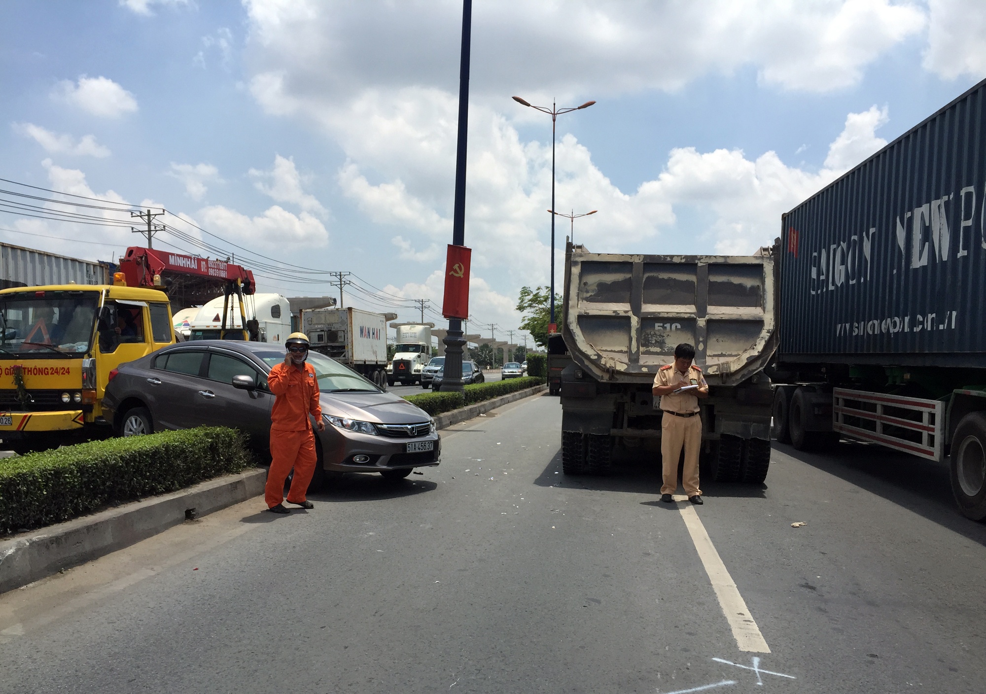 xe ben huc vang xe oto anh 1